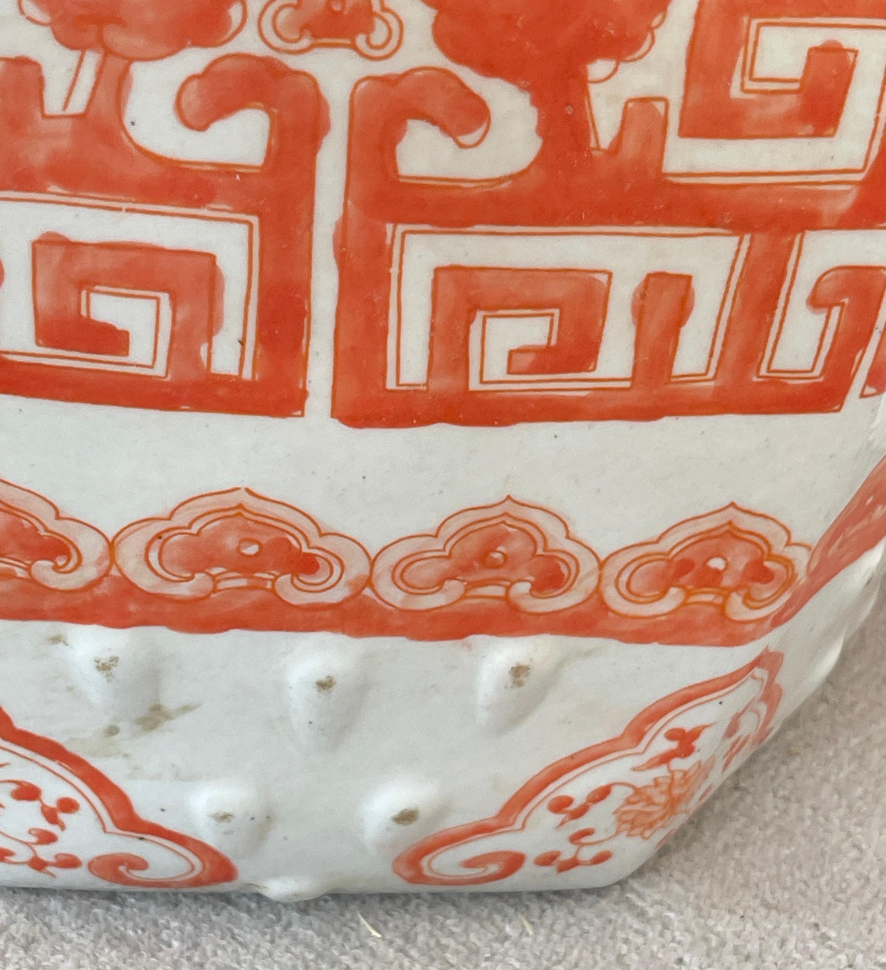 Paire de tabourets de jardin octogonaux asiatiques anciens, couleur blanc cassé et saumon, Hong Kong en vente 5