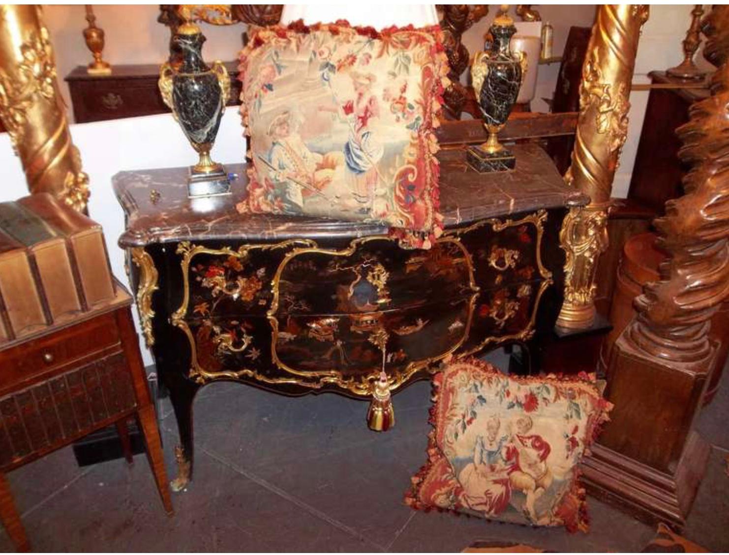 Louis XV Paire de grands coussins anciens en tapisserie de style Aubusson  en vente