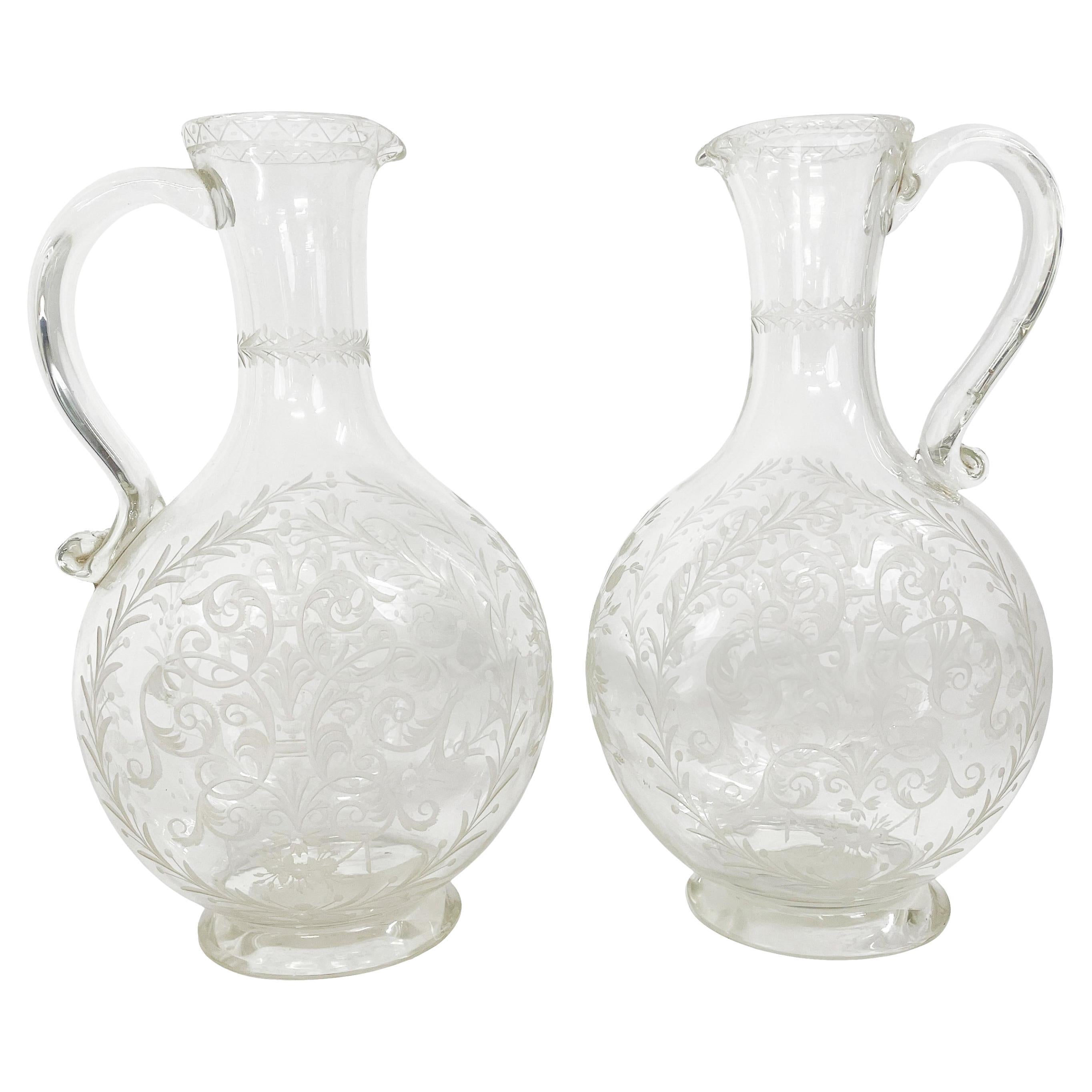 Austriaco Coppia di antichi decantatori di vino e liquori in vetro inciso Lobmeyr 1880 in vendita