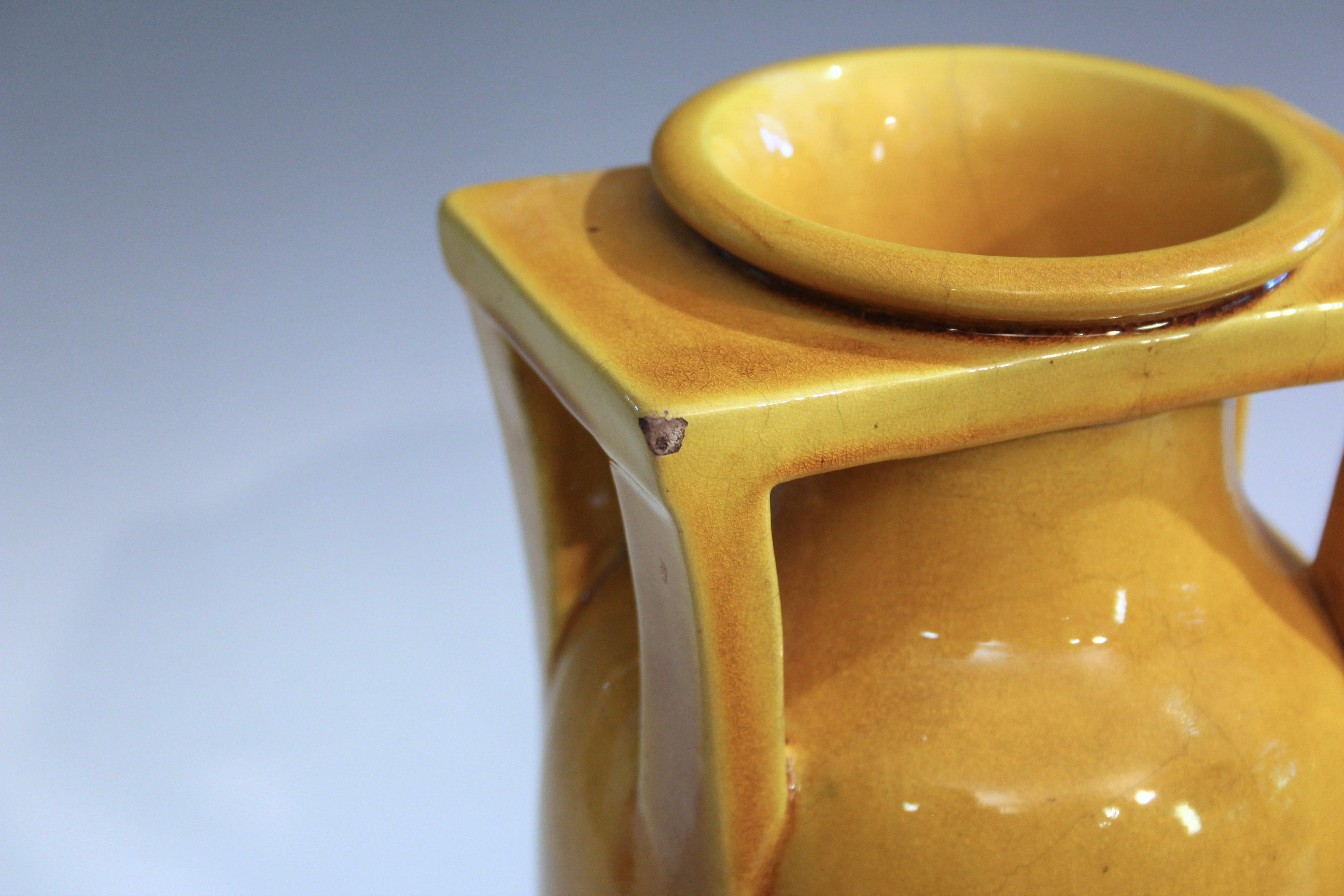 Coppia di antichi vasi Architectural Pottery Awaji Art Deco Yellow Buttress in vendita 5