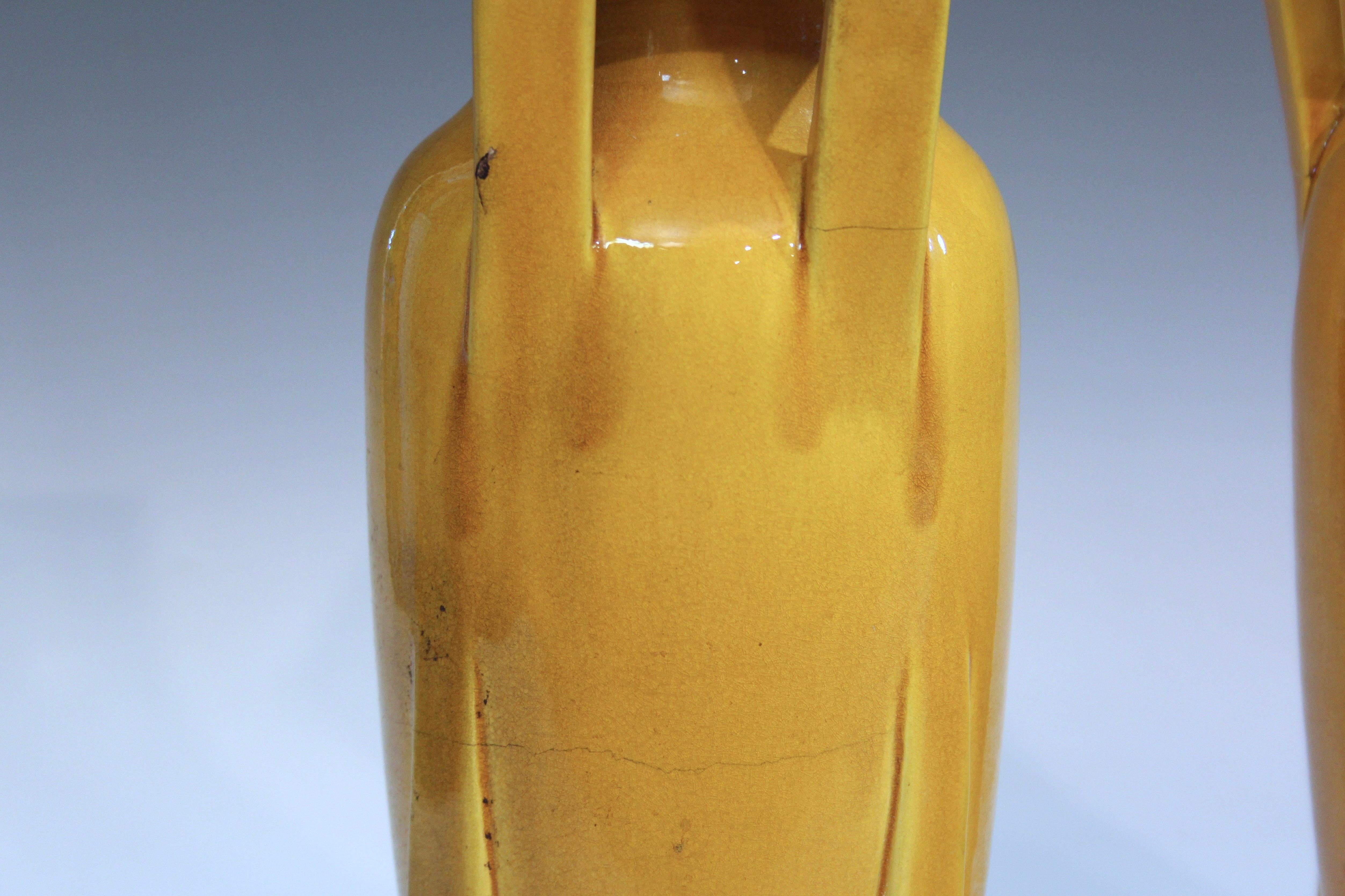 Coppia di antichi vasi Architectural Pottery Awaji Art Deco Yellow Buttress in vendita 6
