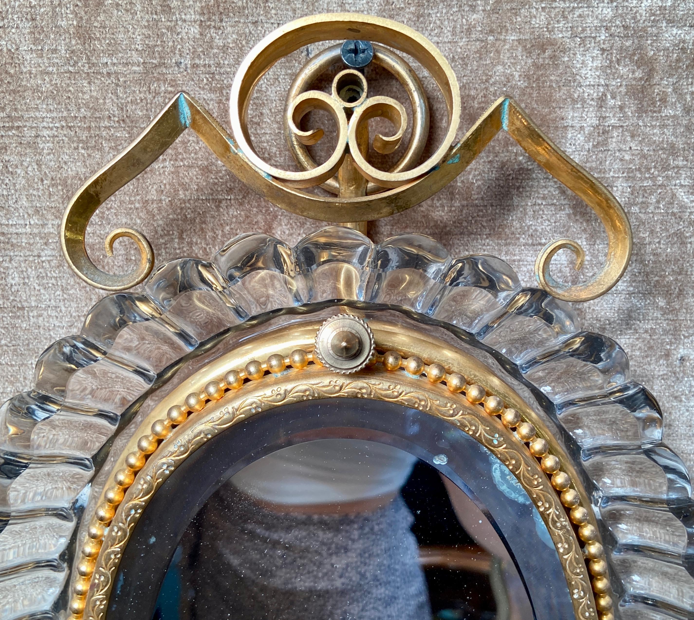 Paire d'appliques anciennes en cristal de Baccarat et bronze doré avec miroirs réglables, vers 1910-1920.