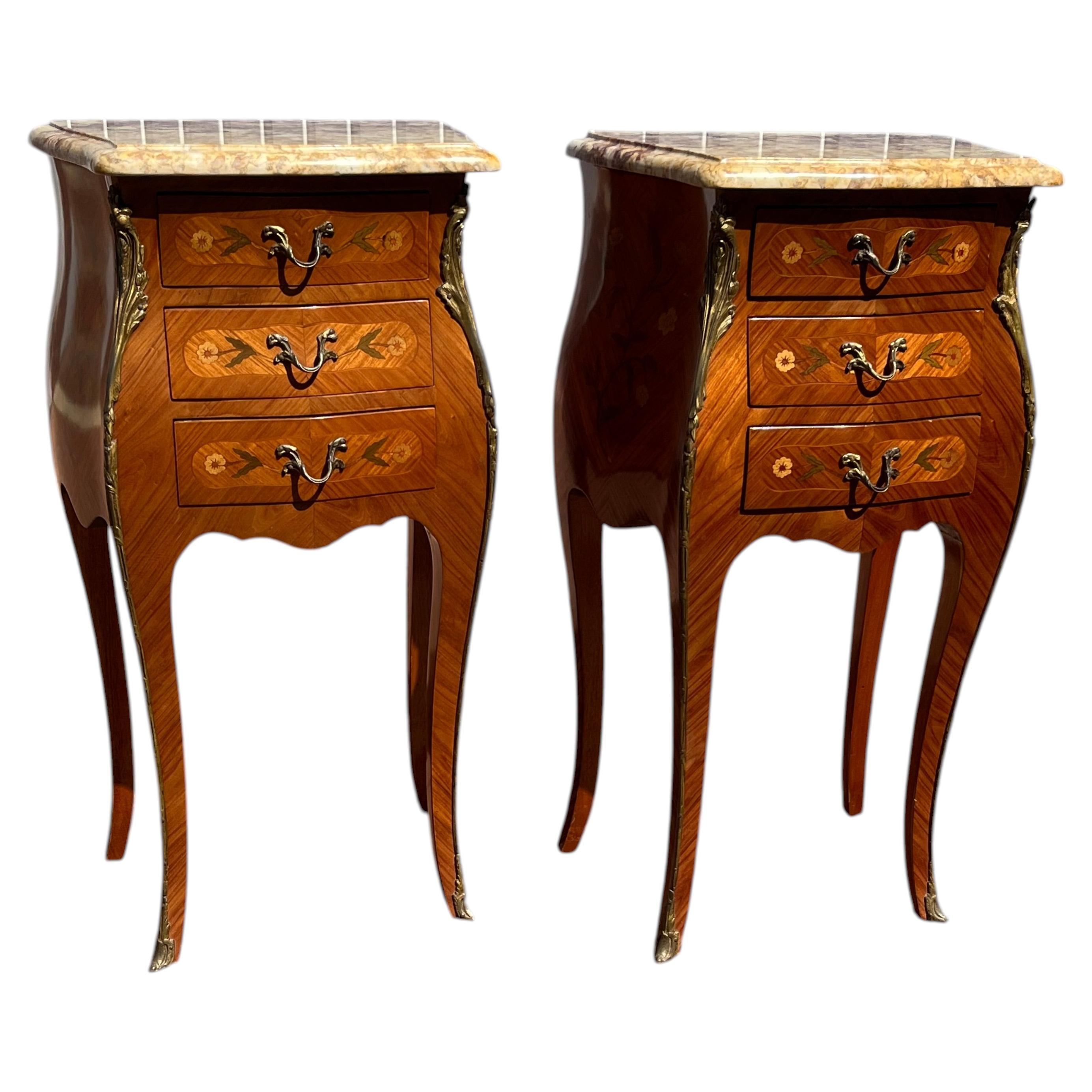 PAR de Mesillas de noche antiguas forma bombe 3-cajones Kingwood , Francia Ca 1900