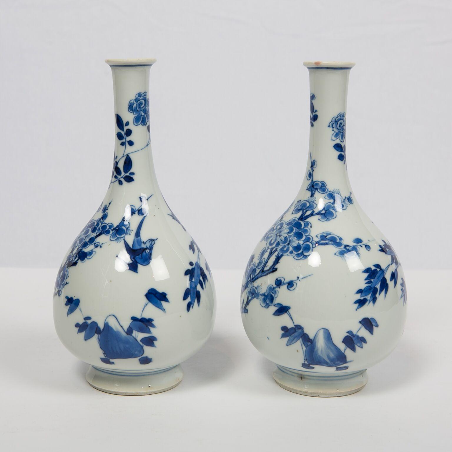 Pair of Antique Blue and White Chinese Porcelain Vases Kangxi, Mid 17th Century 2