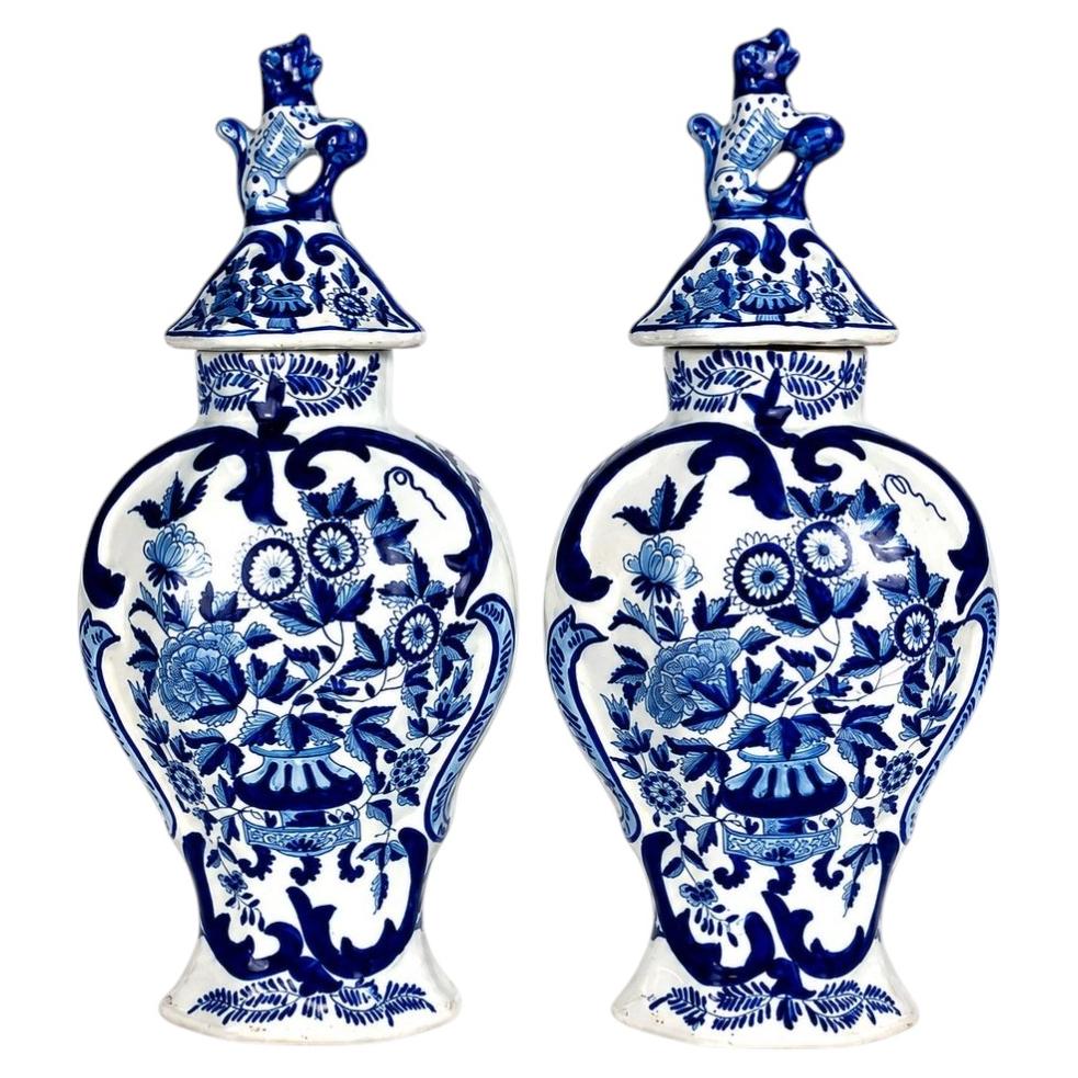 Paire de pots de Delft hollandais anciens bleus et blancs, Pays-Bas, vers 1860