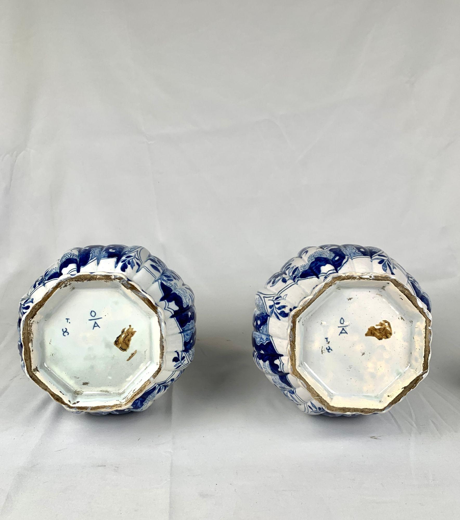 XIX secolo Coppia di antichi vasi Delft olandesi blu e bianchi in vendita