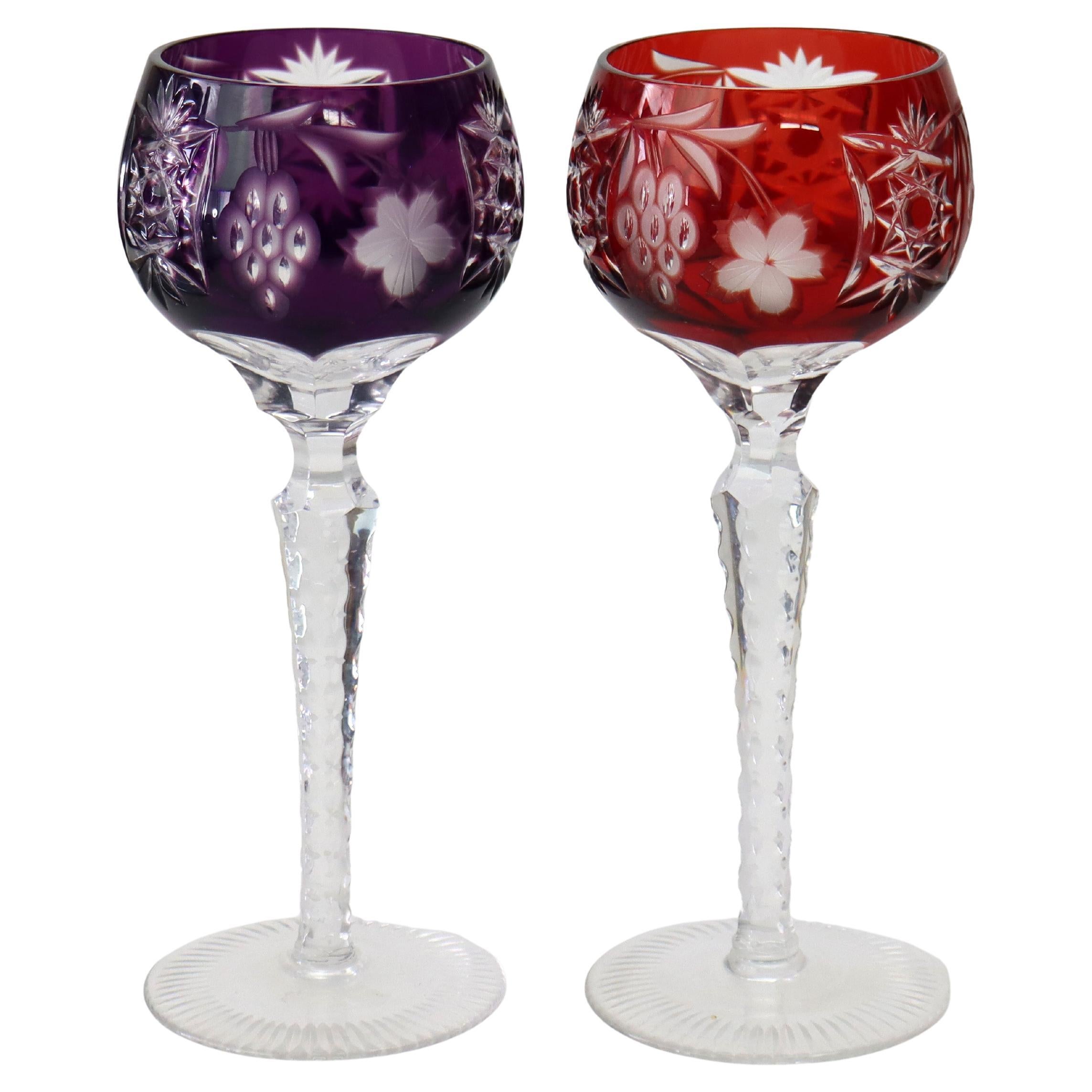 Paire d
anciennes fleurs de Bohème et raisins taillés en cristal clair ; améthyste et canneberge en vente