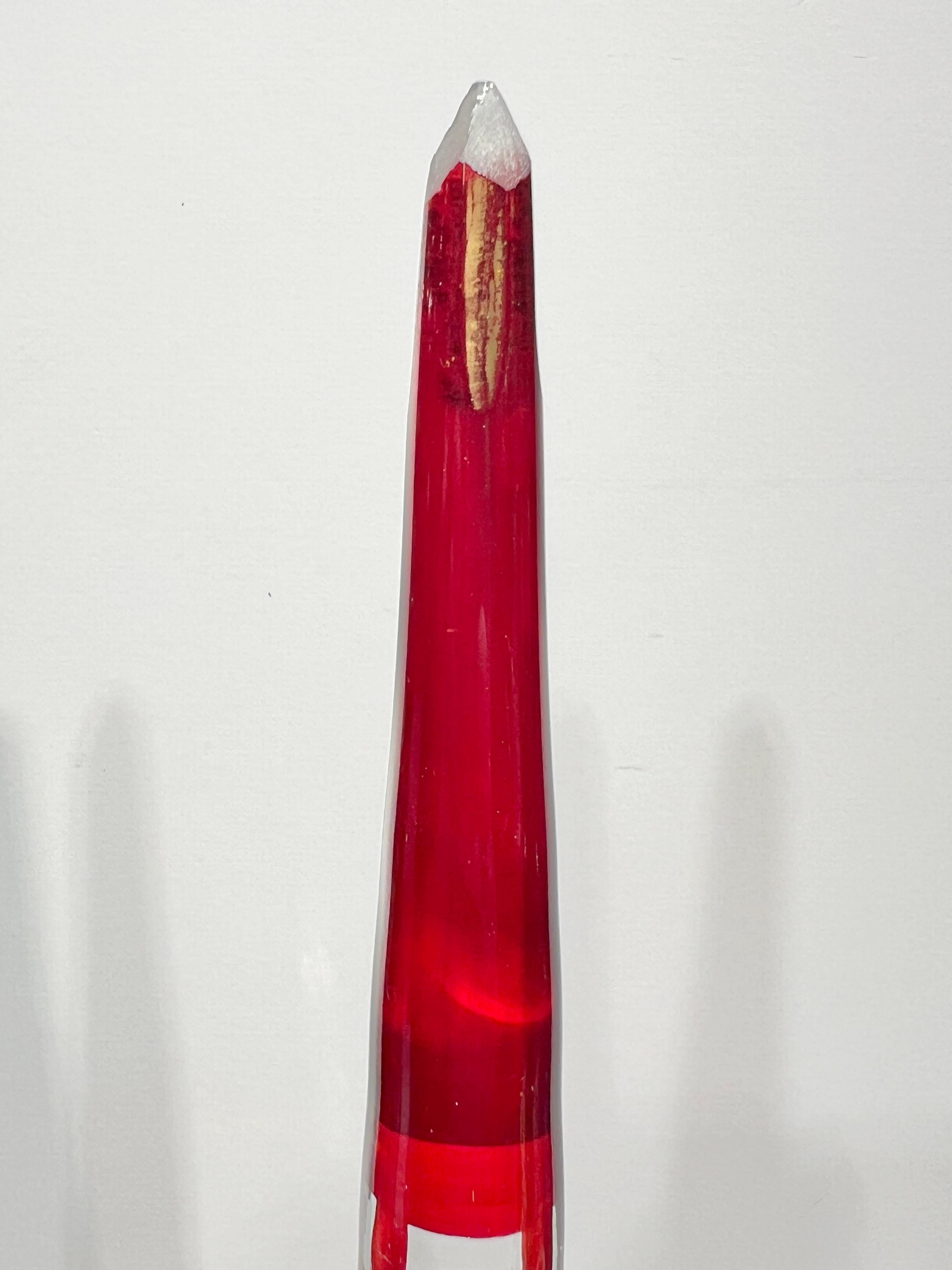 Pareja de decantadores antiguos de cristal rojo dorado de Bohemia en venta 2