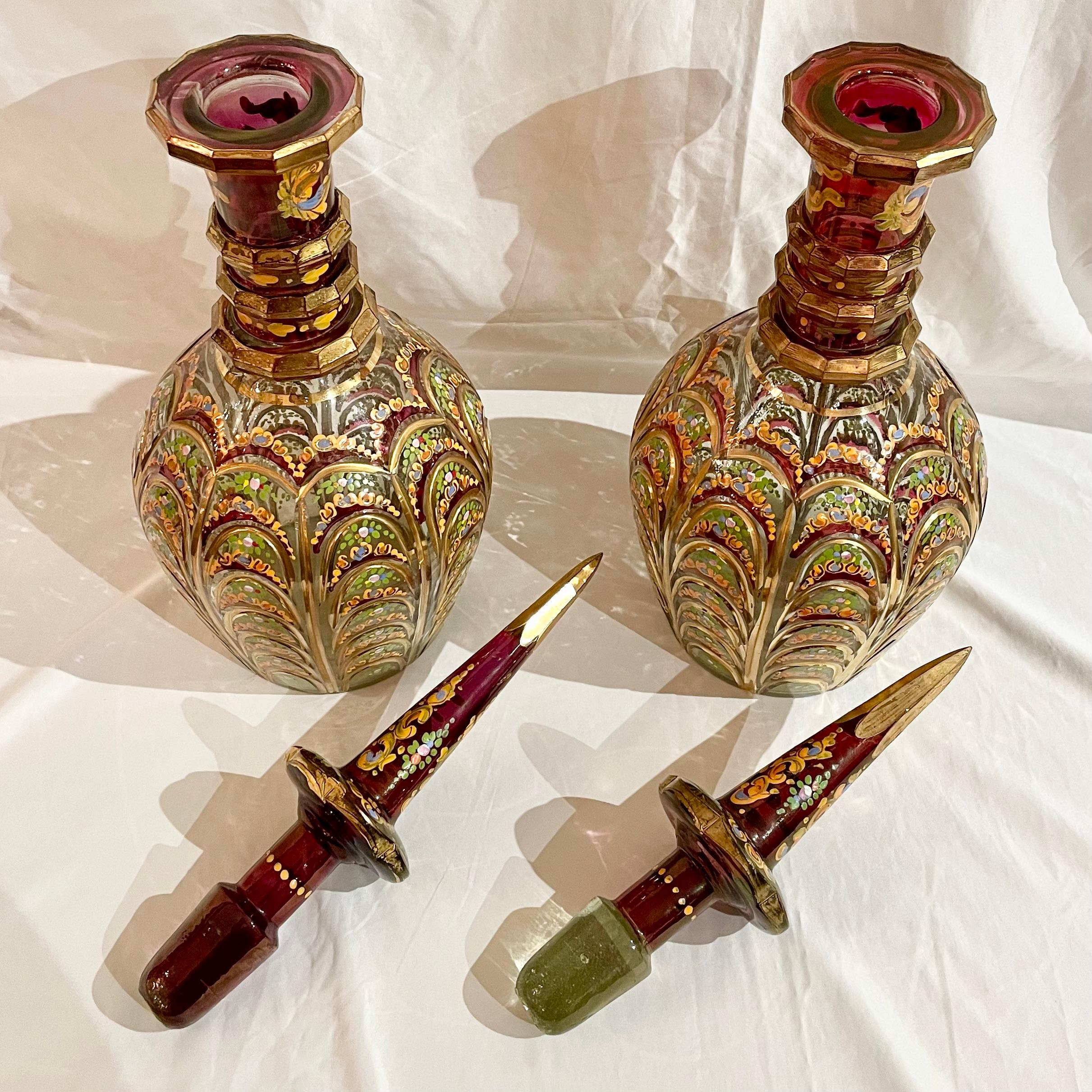 Paar antike böhmische Pokale aus rotem Glas mit handbemaltem Goldüberzug CIRCA 1890 im Angebot 3