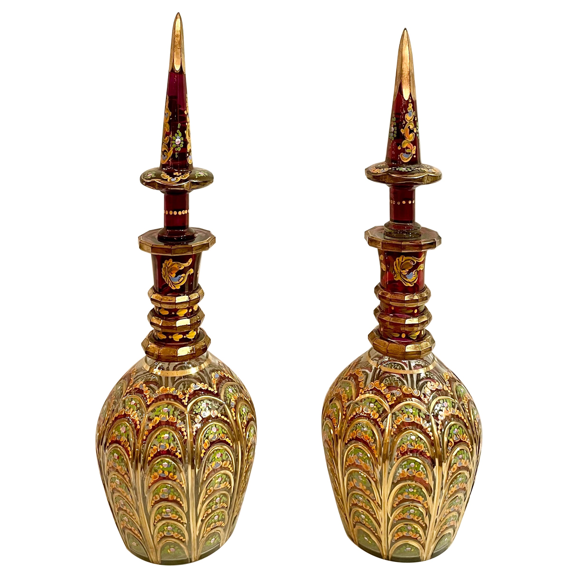 Paar antike böhmische Pokale aus rotem Glas mit handbemaltem Goldüberzug CIRCA 1890 im Angebot