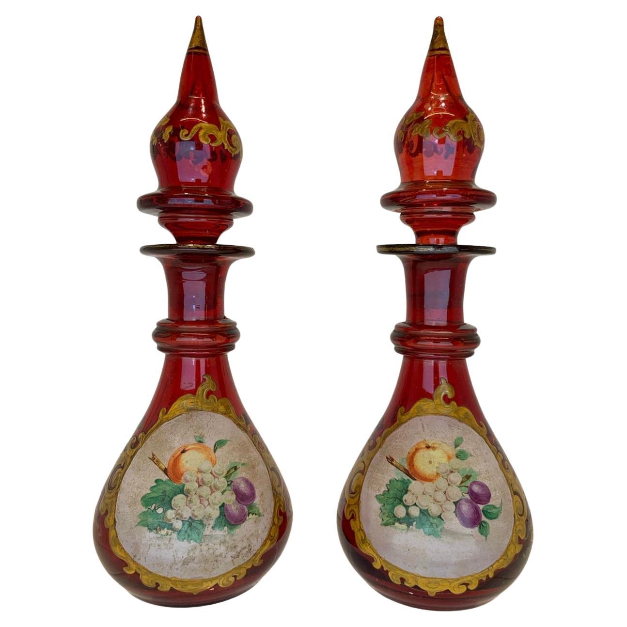 Coppia di antiche bottiglie di profumo in vetro smaltato color rubino di Boemia, flacone, XIX secolo