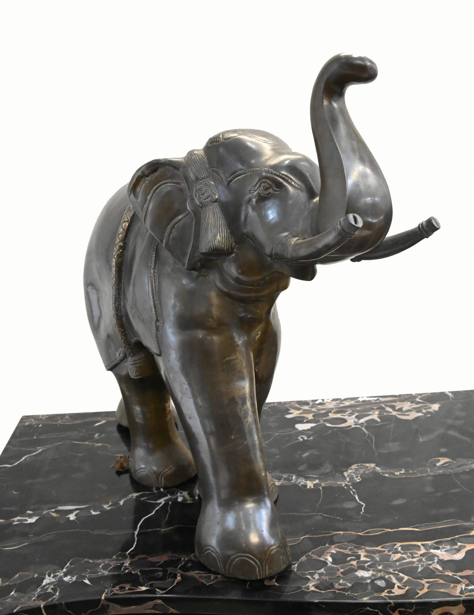 Paar antike indische Elefanten aus Bronze, 1930 (Anglo-indisch) im Angebot
