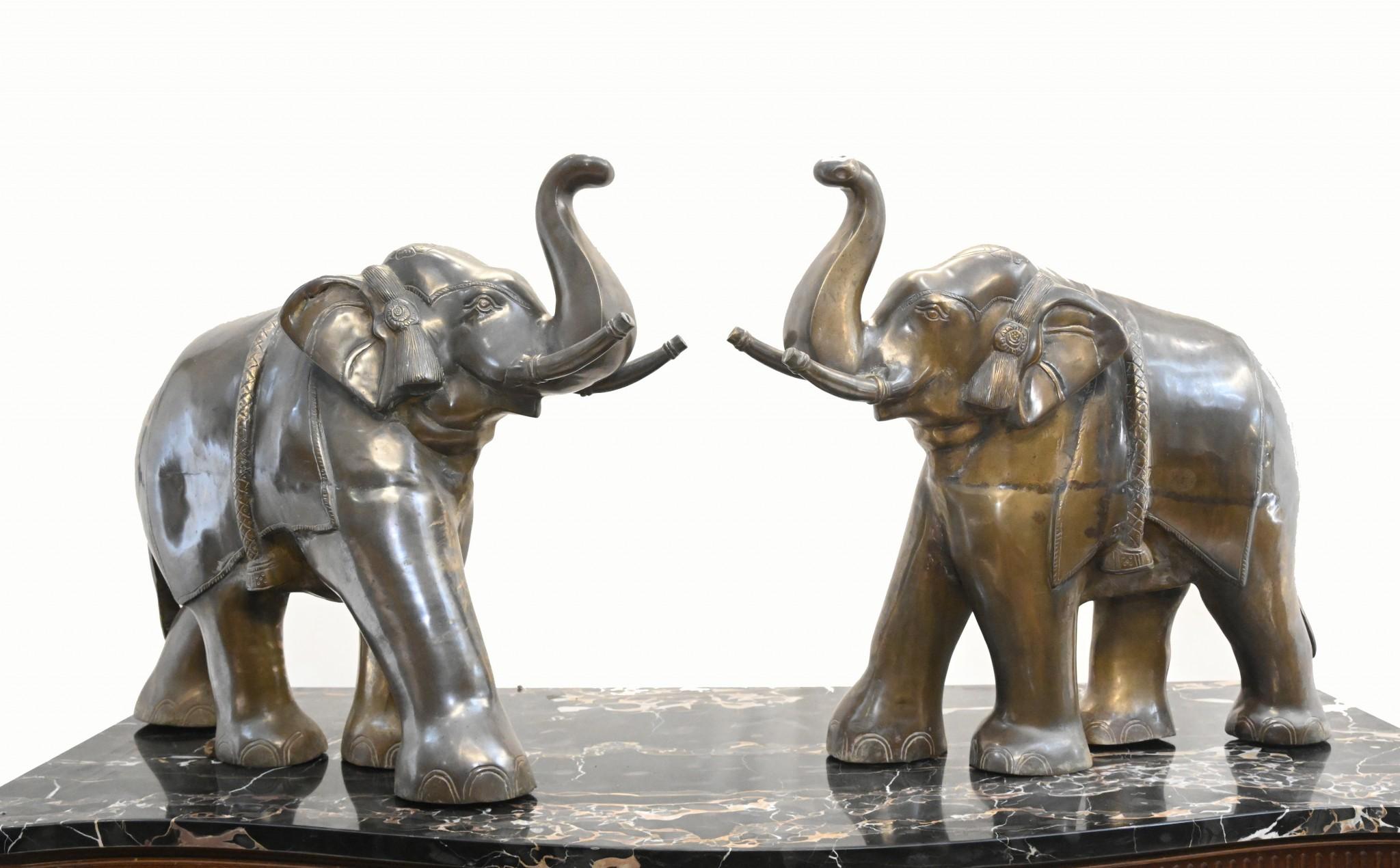 Paar antike indische Elefanten aus Bronze, 1930 im Angebot 3