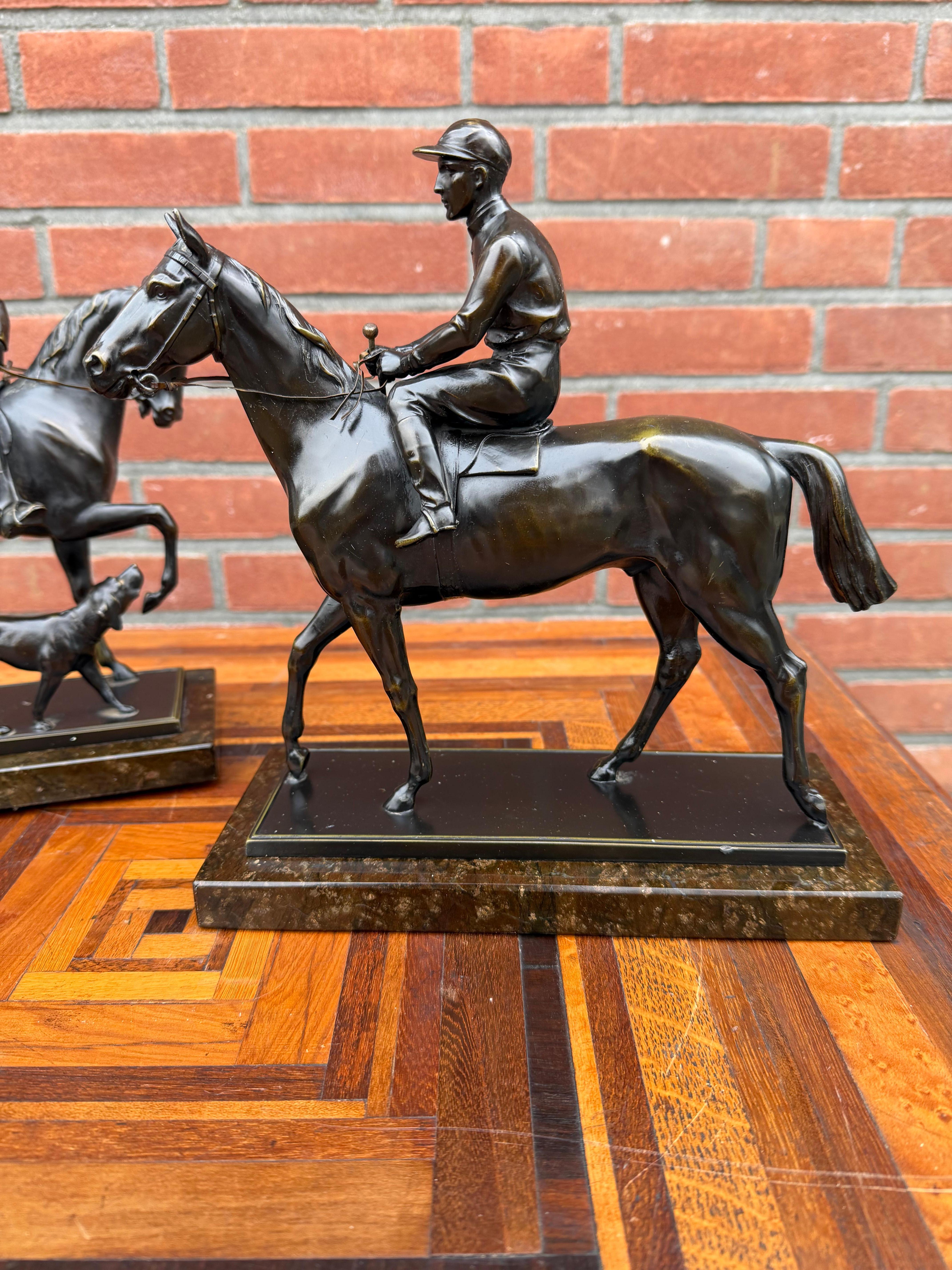 Pair Antique Bronzed Equestrian Sculptures, Marble Bases, Jockey & Rider w Hound (Europäisch) im Angebot