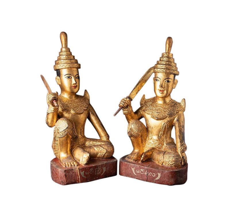Paire de statues Nat birmanes anciennes de Birmanie