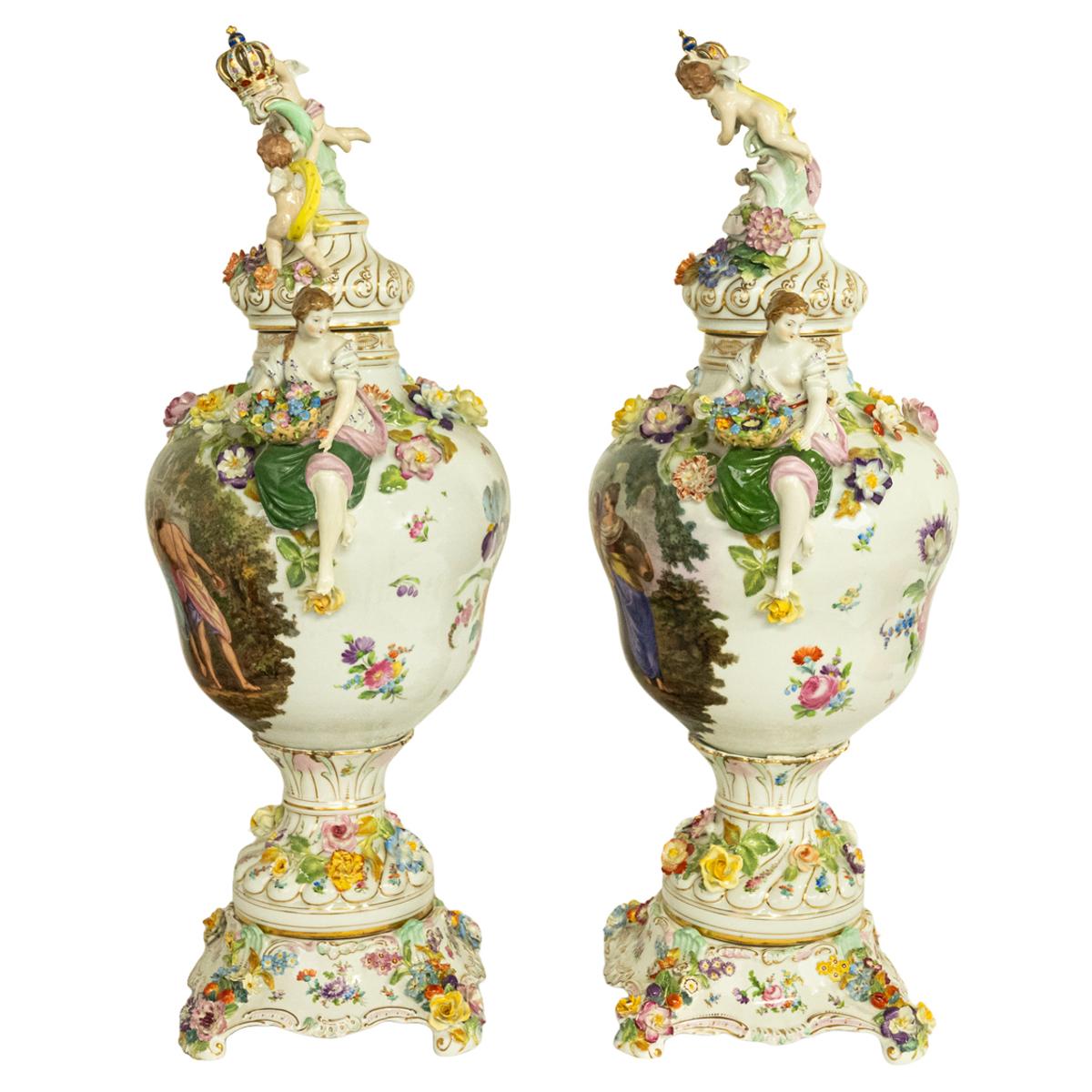 Doré Paire d'anciens vases à couvercle Carl Thieme Potschappel Dresden Pedestals Sèvres 1880  en vente