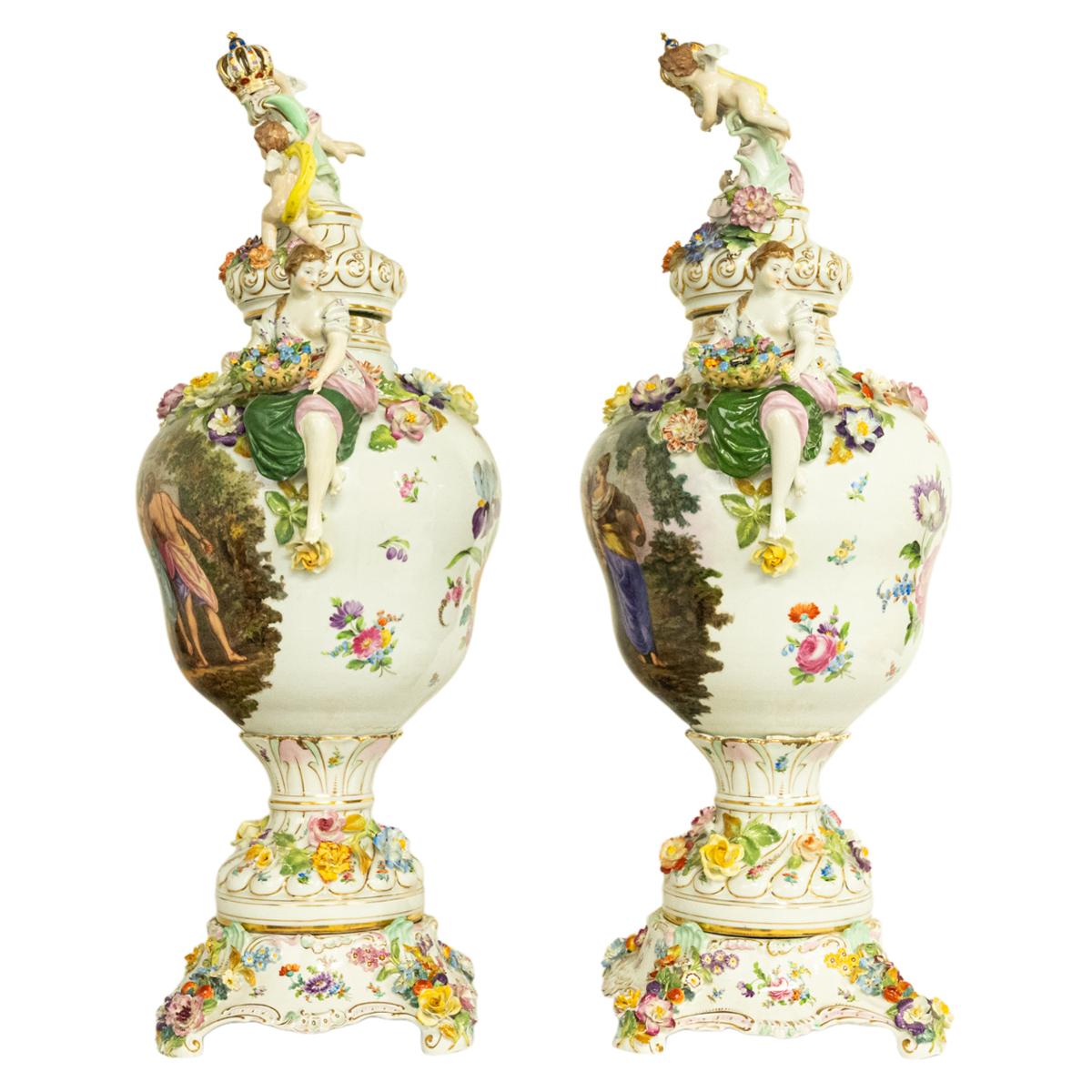 Paar antike Carl Thieme Potschappel Dresdener Vasen mit Deckeln und Sockeln Sevres 1880  im Zustand „Gut“ im Angebot in Portland, OR
