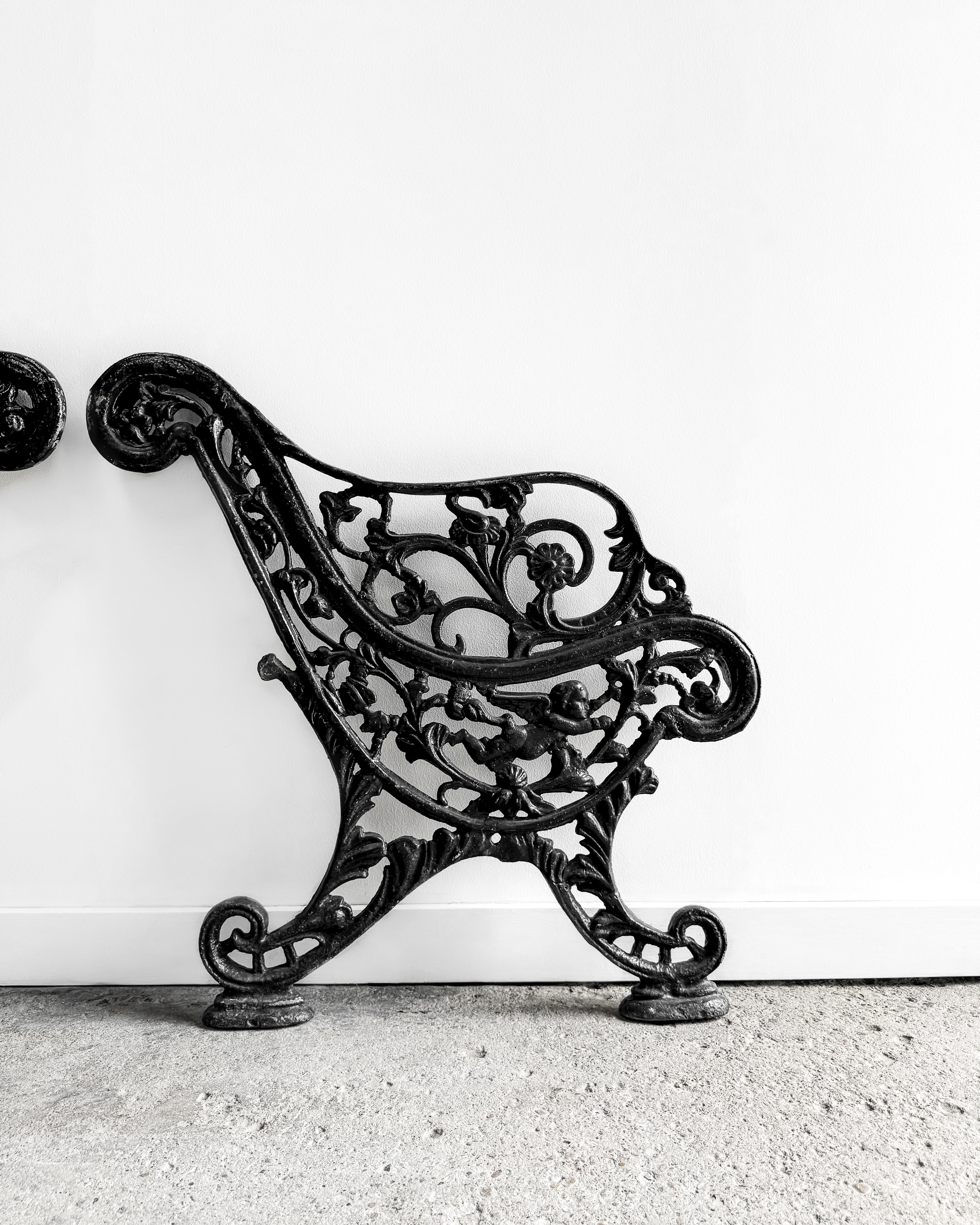 (Pair) Antique Cast Iron Victorian Garden Bench Ends For Sale 2