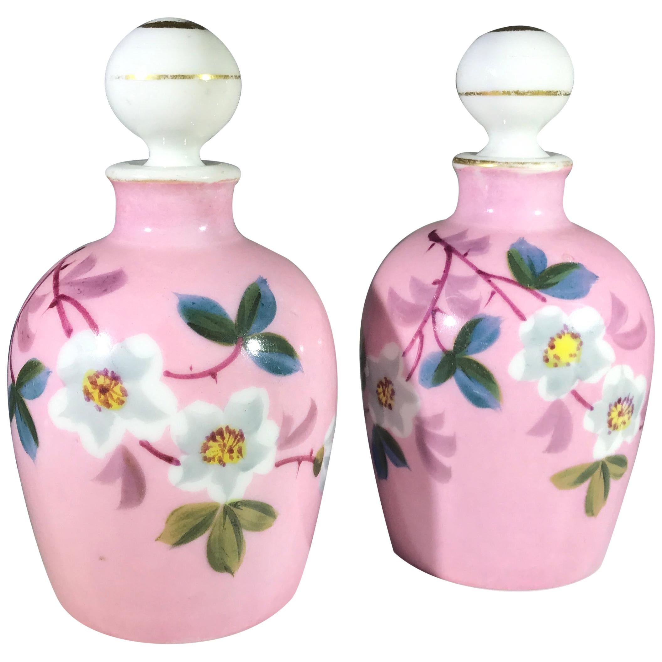 Paire de flacons de parfum anciens en porcelaine fleuri Haviland de Limoges de Charles Fields en vente