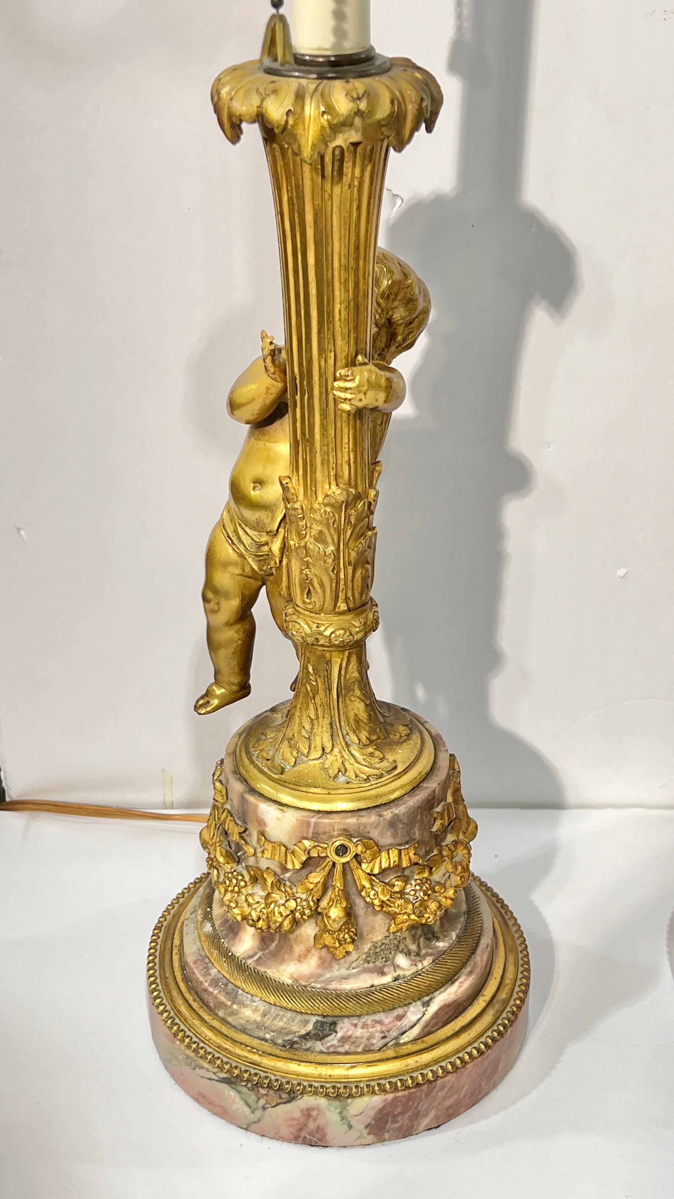 Pair Antique Cherub Figural Gilt Bronze and Marble Table Lamps In Good Condition For Sale In New York, NY