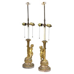 Coppia di lampade da tavolo antiche con figura di cherubino in bronzo dorato e marmo