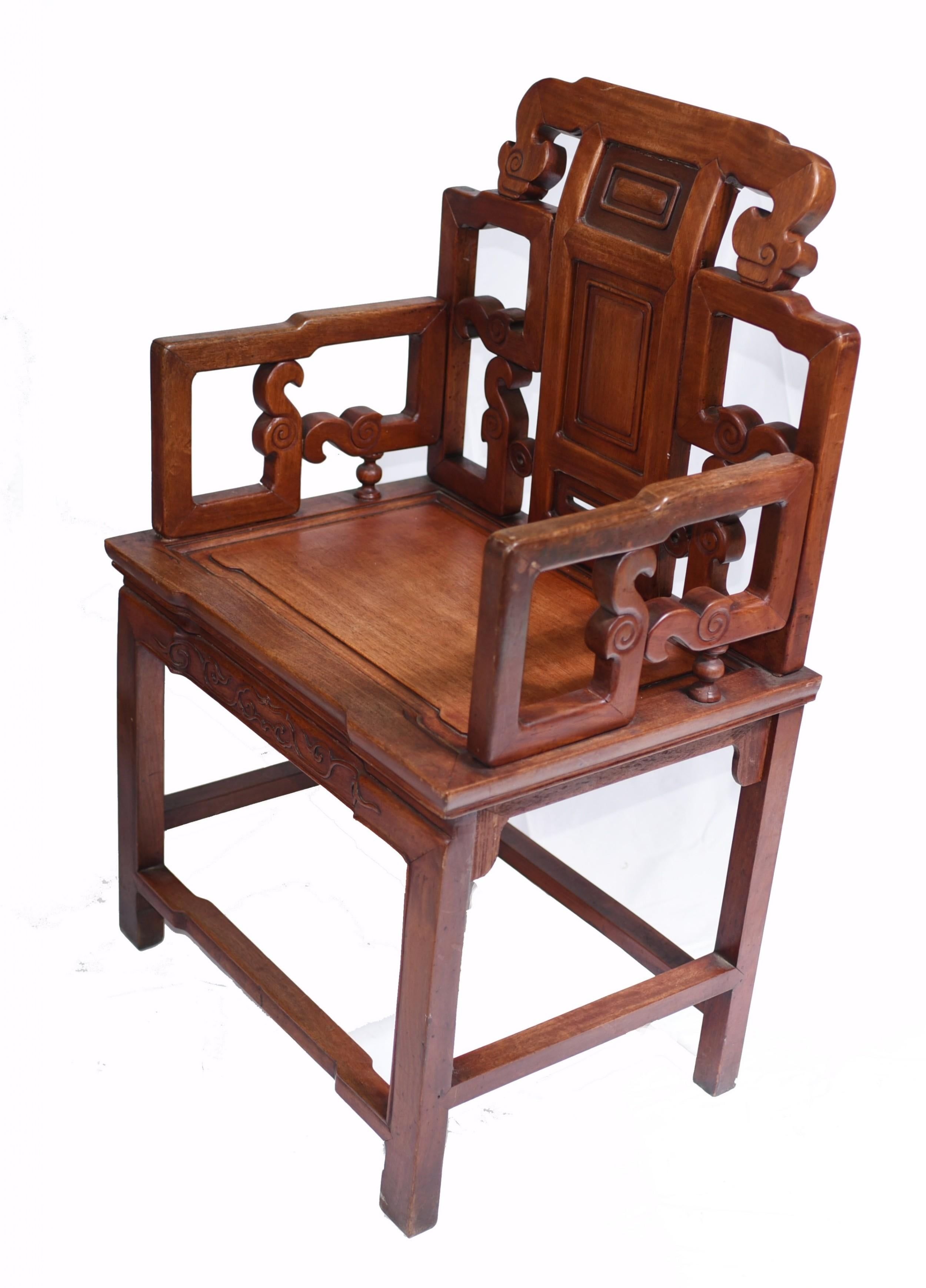 Paire de fauteuils chinois anciens en bois de feuillus - Intérieurs de sièges Bon état - En vente à Potters Bar, GB