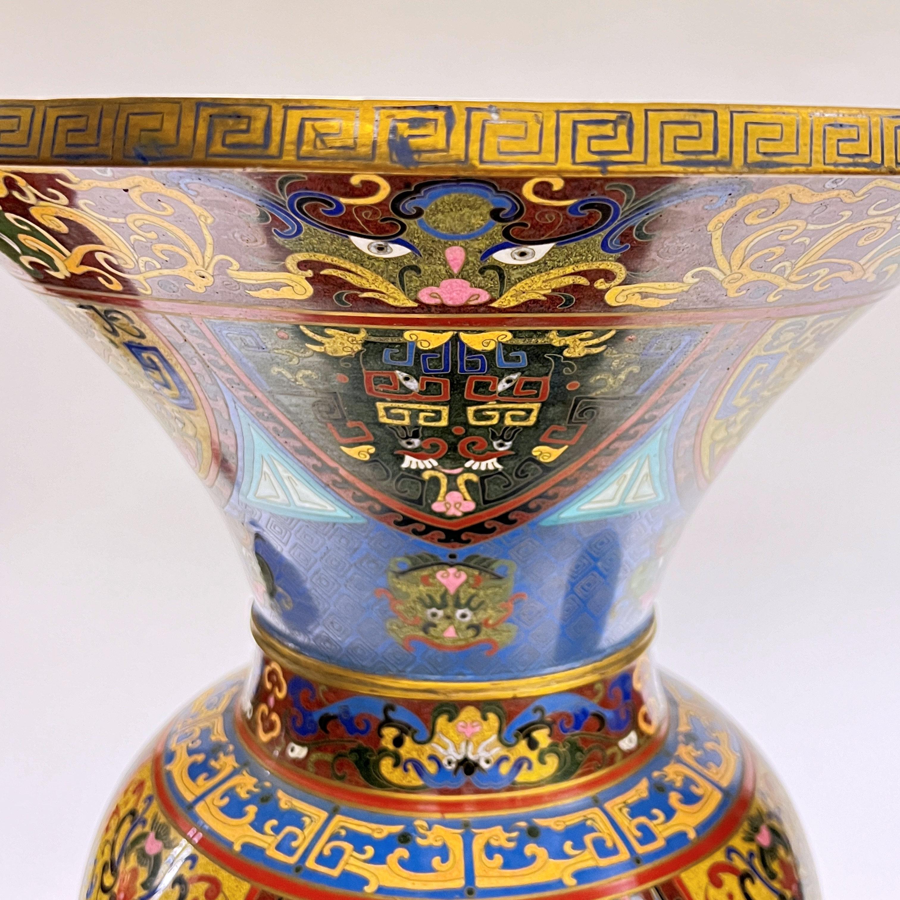 Paar antike chinesische Cloisonné-Vasen  im Angebot 11