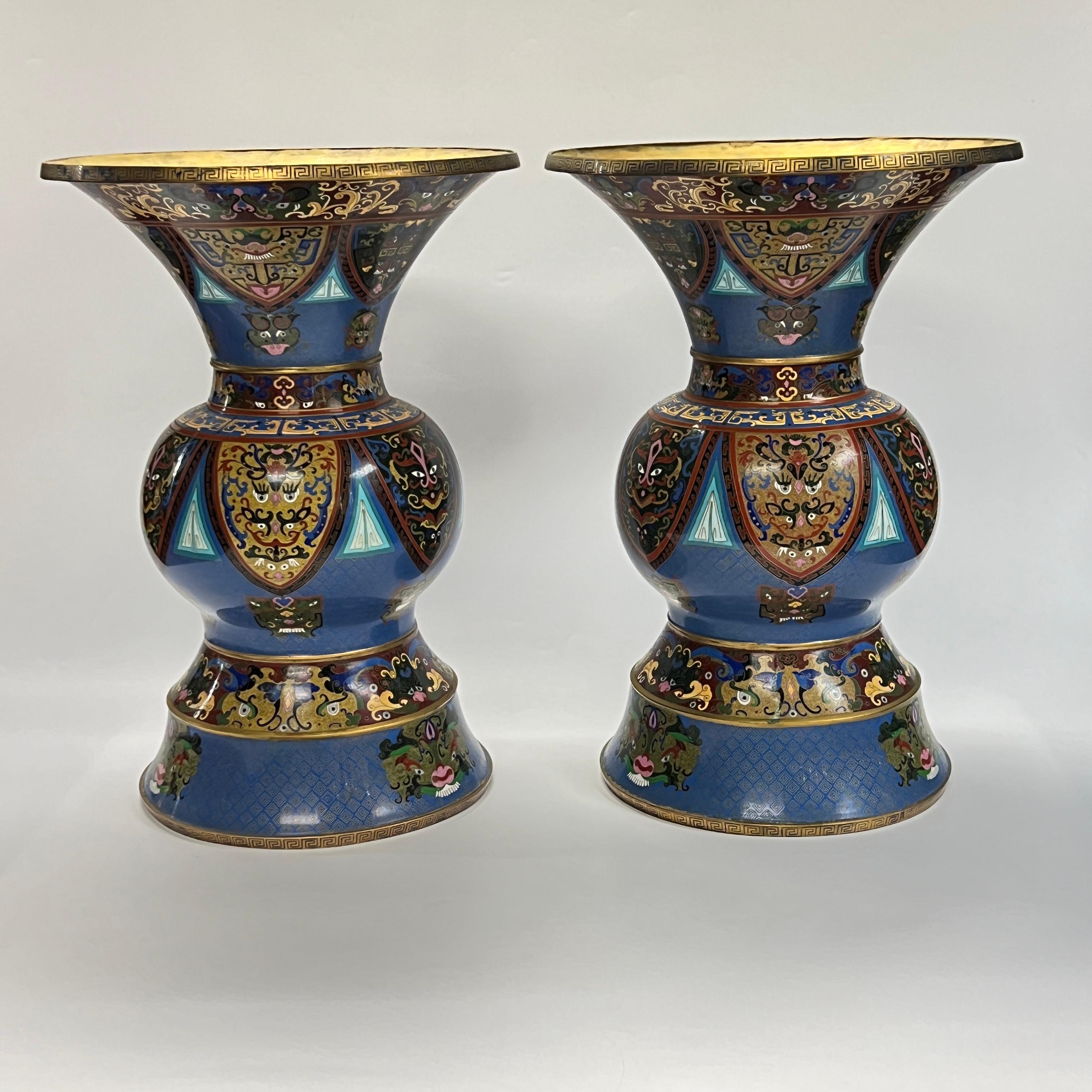 Paar antike chinesische Cloisonné-Vasen  (Chinesisch) im Angebot