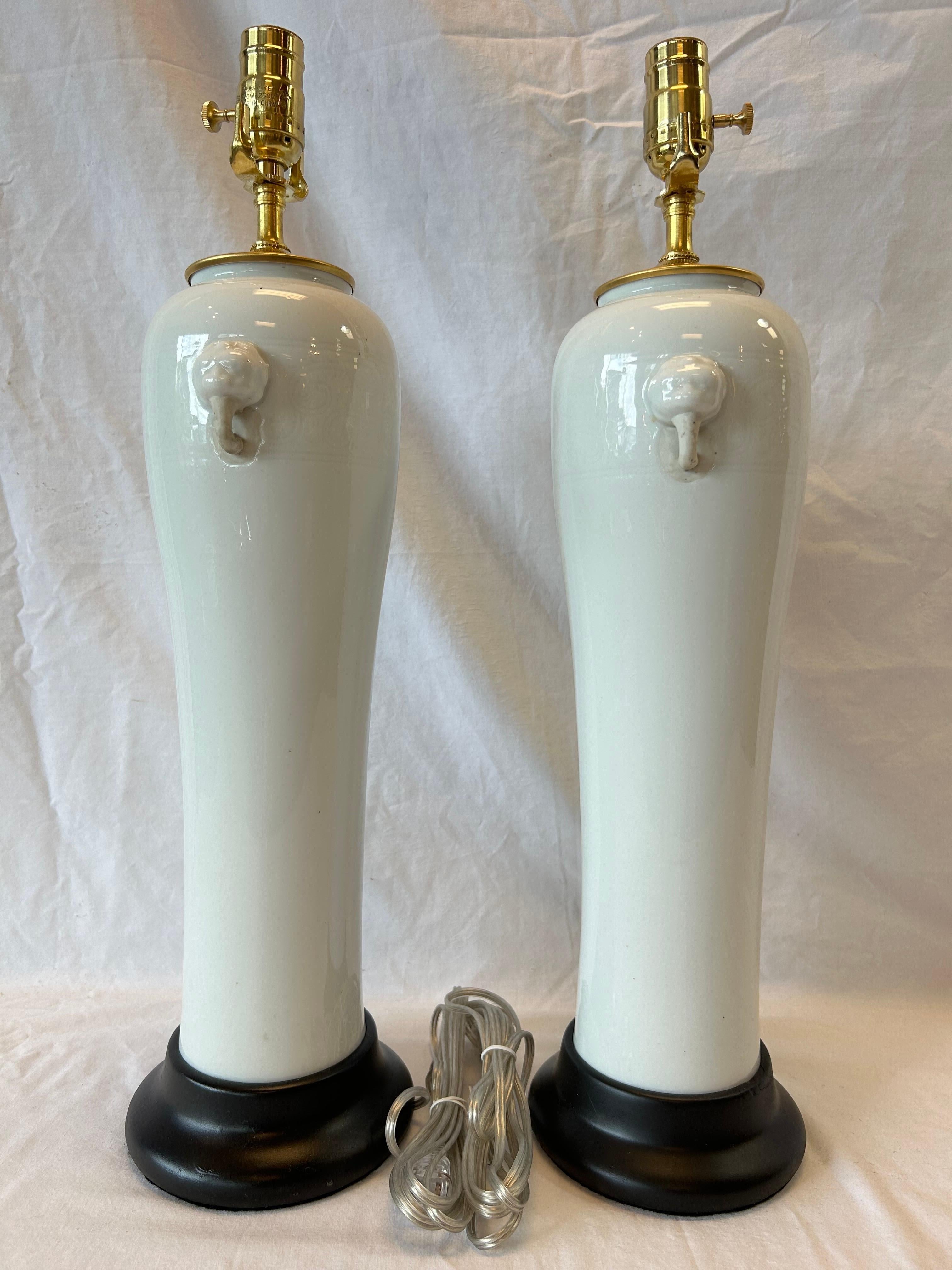 Pair Antique Chinese Dehua Table Lamps in White Blanc de Chine Style Black Bases For Sale 2