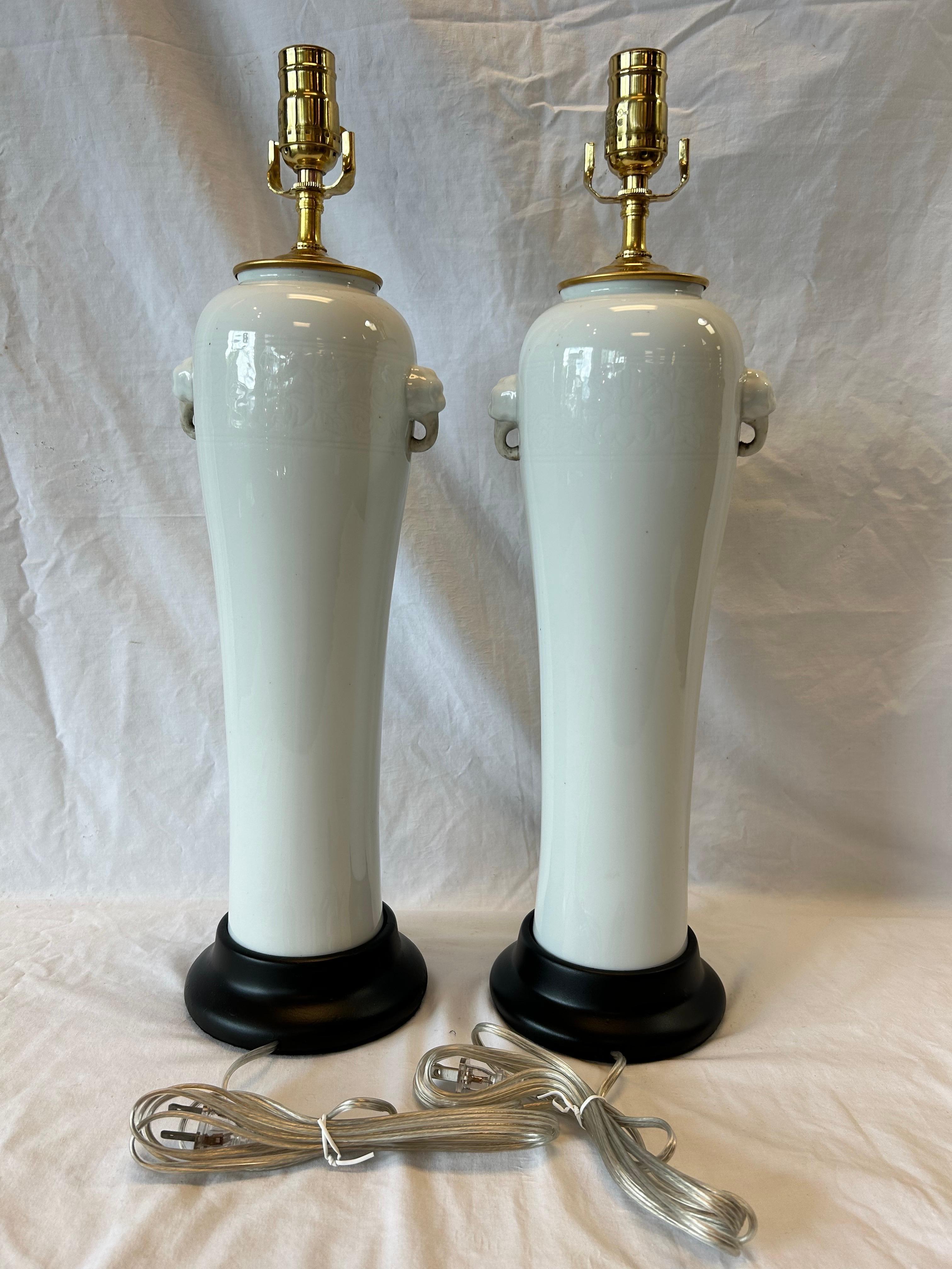 Pair Antique Chinese Dehua Table Lamps in White Blanc de Chine Style Black Bases For Sale 3