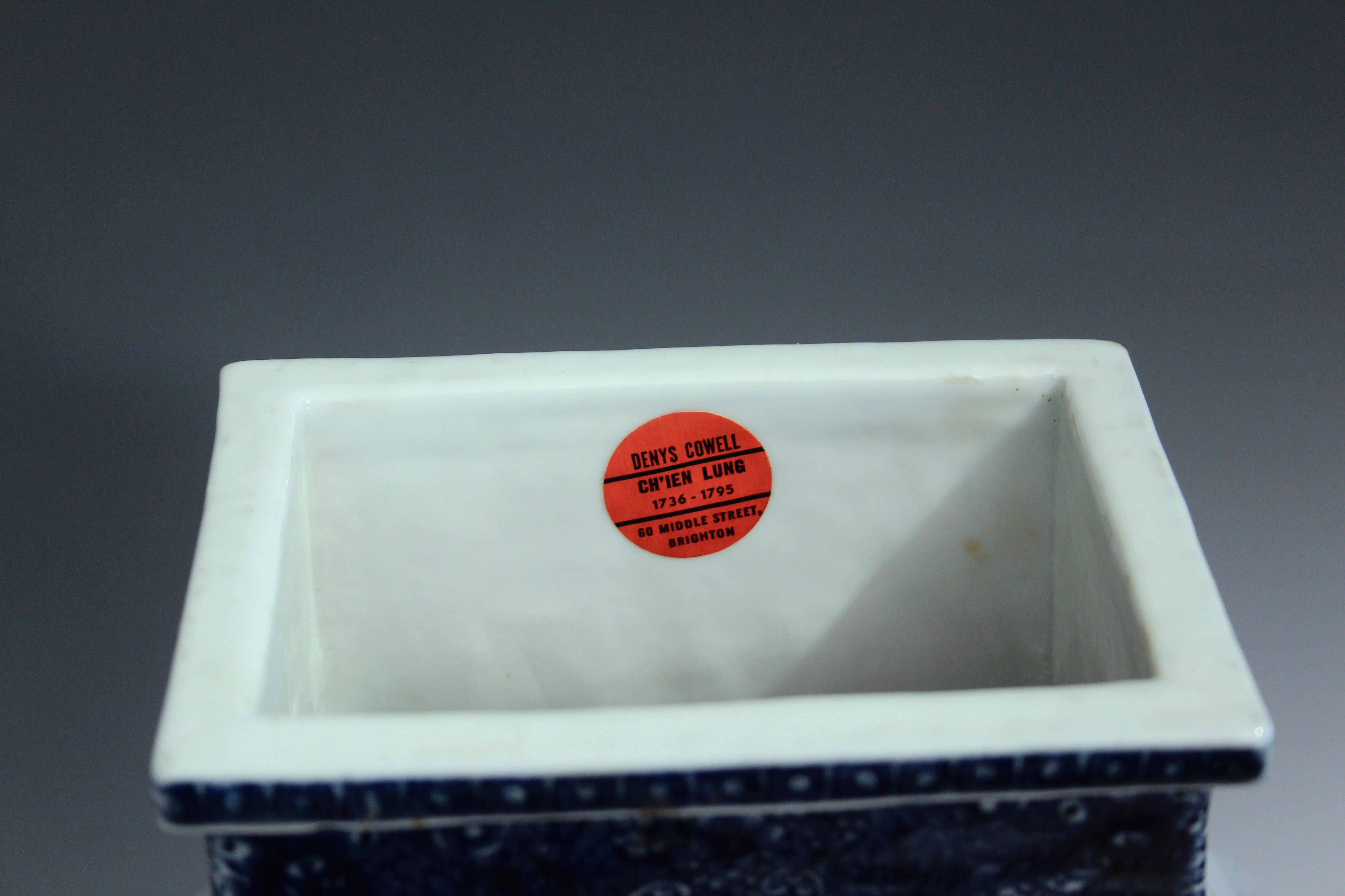 Pair Antique Chinese Export 18th Century Porcelain Vases Urns Blue & White 22