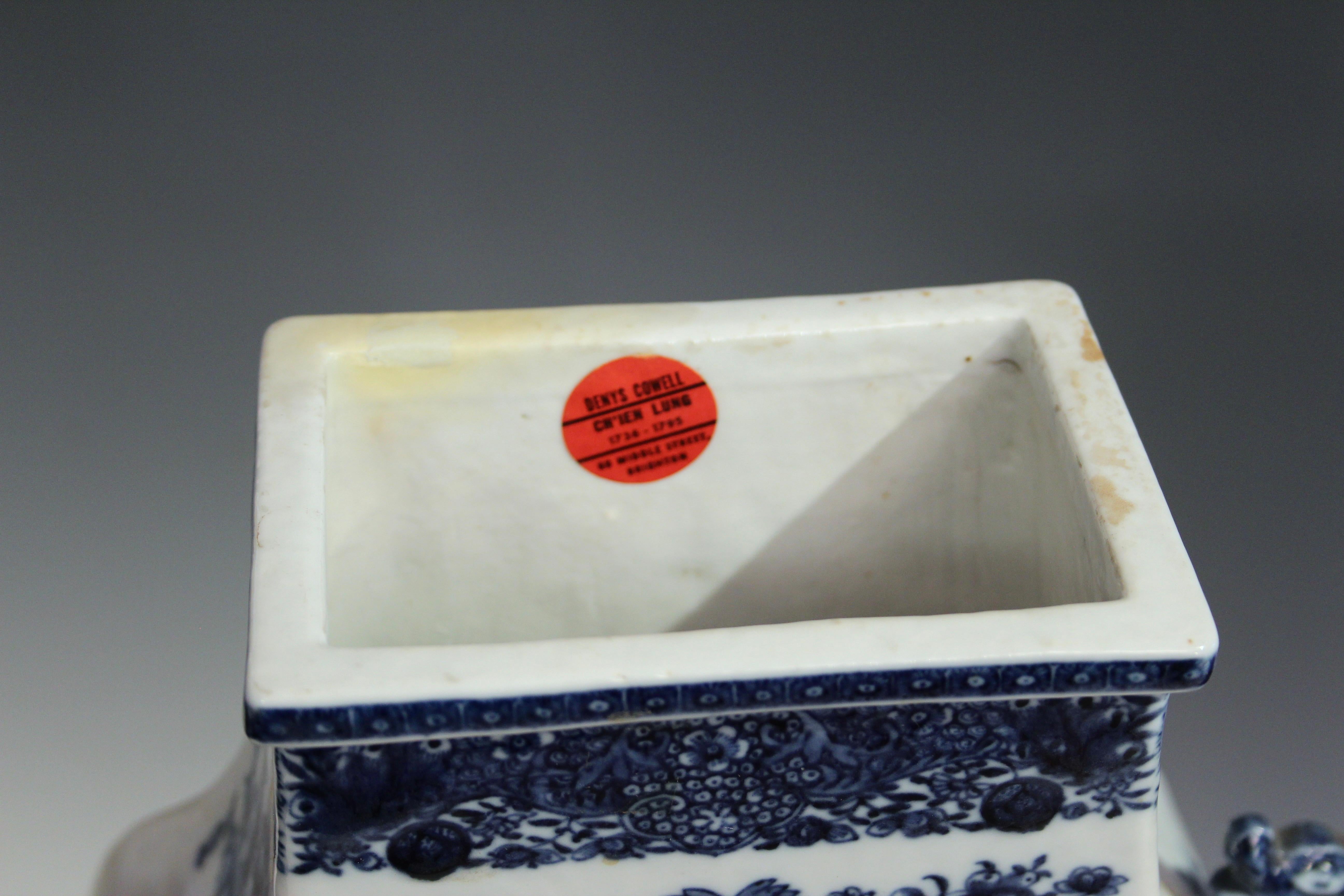 Pair Antique Chinese Export 18th Century Porcelain Vases Urns Blue & White 22