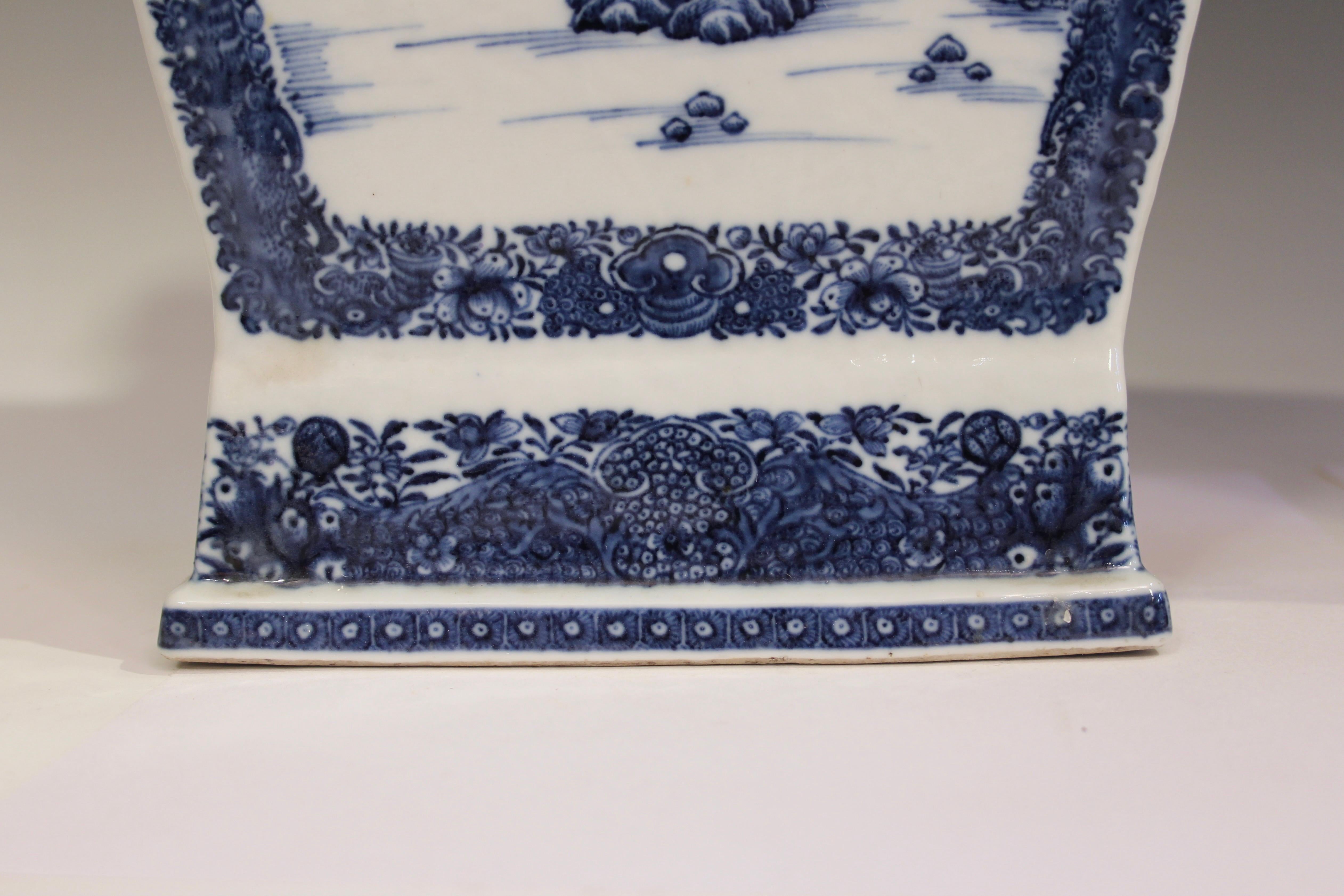 Pair Antique Chinese Export 18th Century Porcelain Vases Urns Blue & White 22