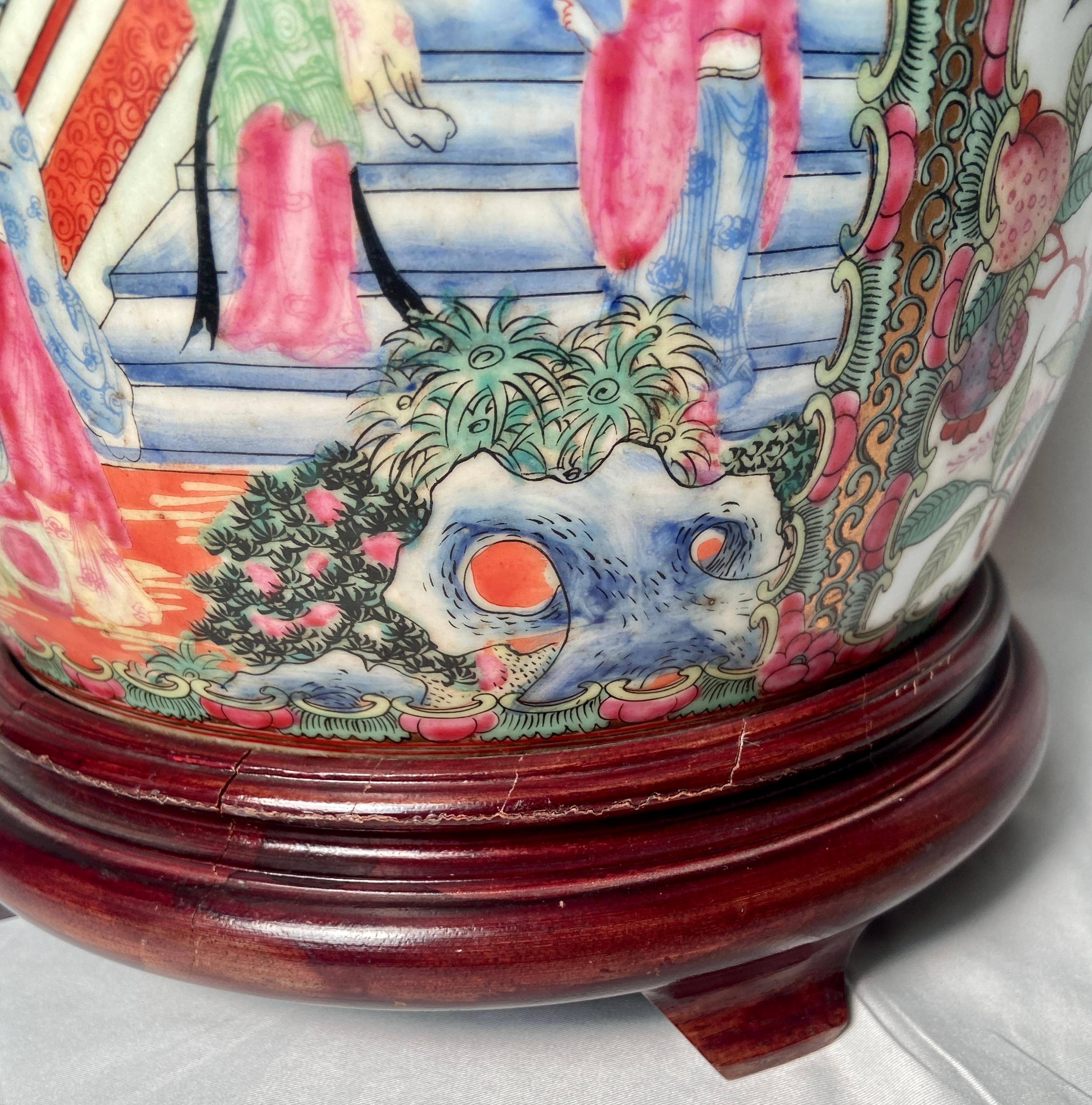 20ième siècle Paire de lampes chinoises anciennes en porcelaine famille rose, datant d'environ 1900 à 1920 en vente