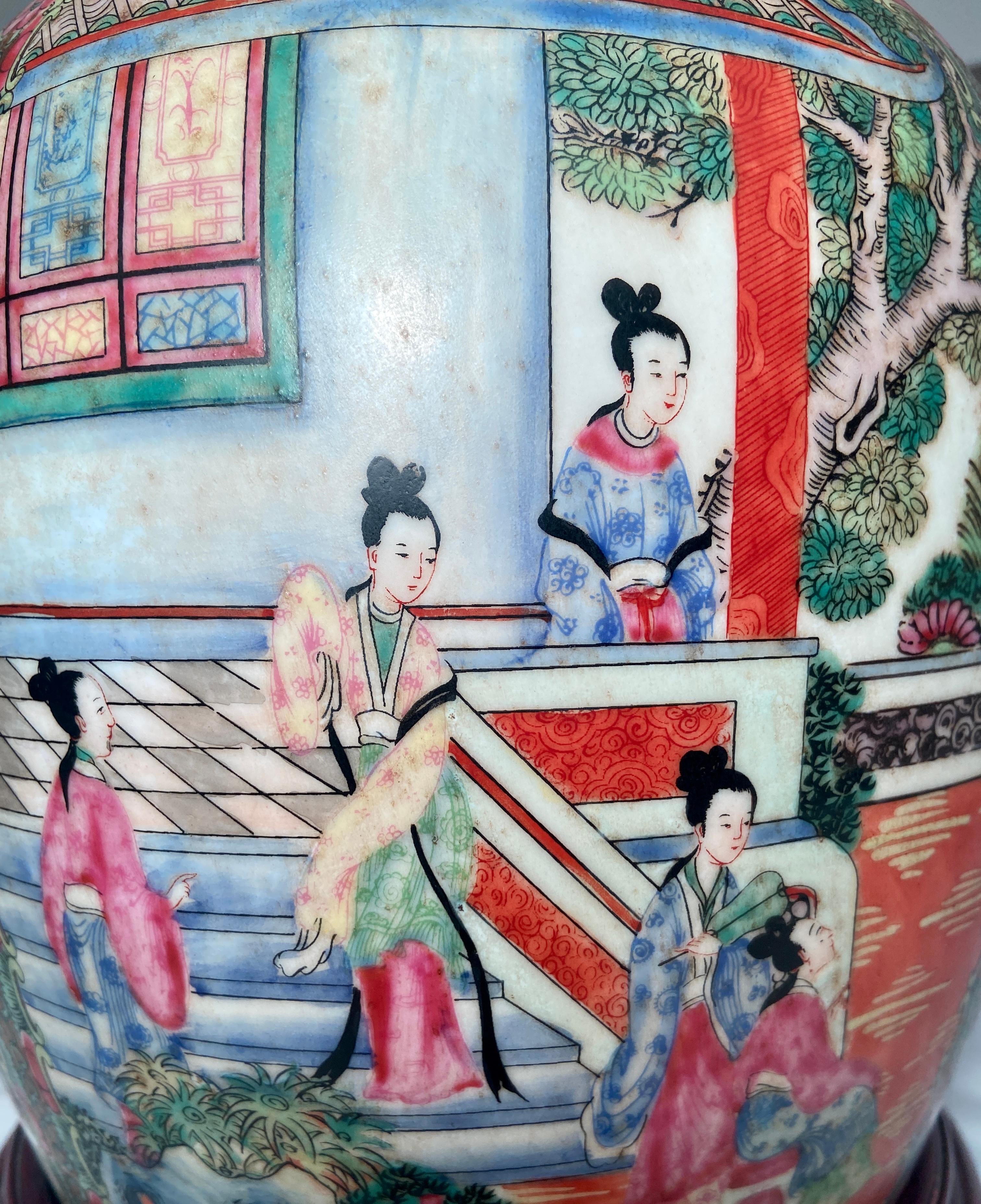 Porcelaine Paire de lampes chinoises anciennes en porcelaine famille rose, datant d'environ 1900 à 1920 en vente