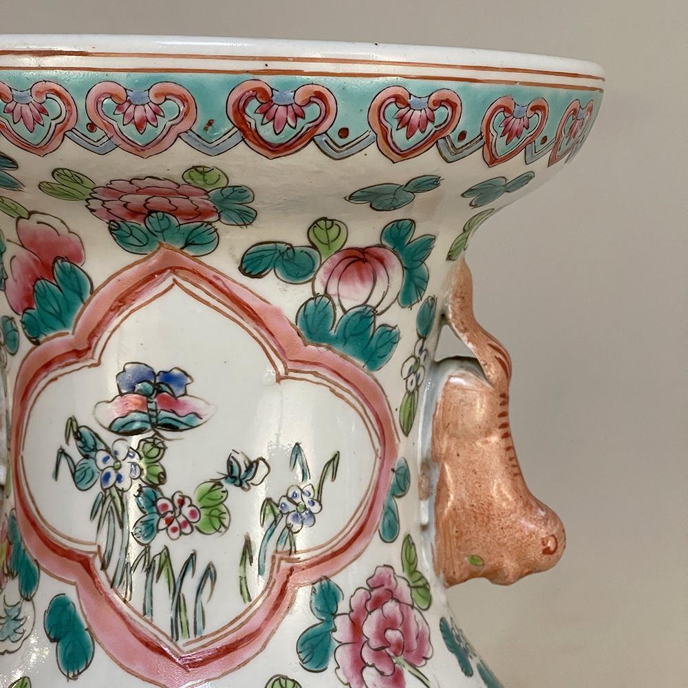 Paire de vases chinois anciens peints à la main en vente 3
