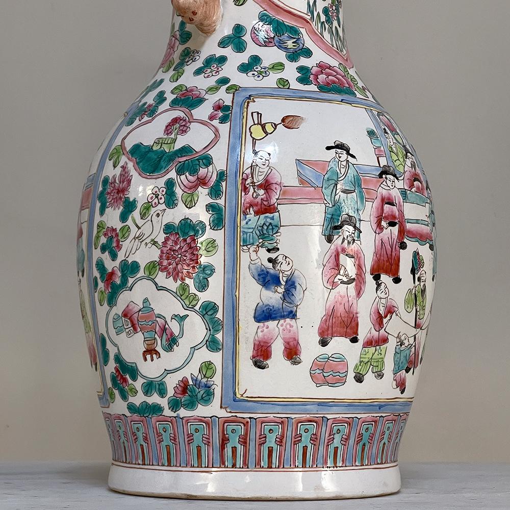 Paire de vases chinois anciens peints à la main en vente 4