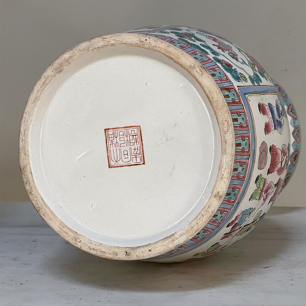 Paire de vases chinois anciens peints à la main en vente 8