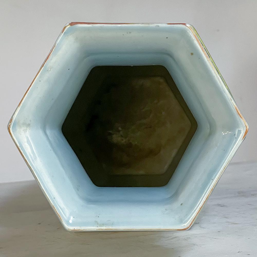 Paire de vases chinois anciens peints à la main en vente 8