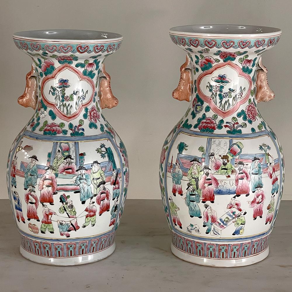 Pair Antique Chinese Hand-Painted Vases In Good Condition For Sale In Dallas, TX