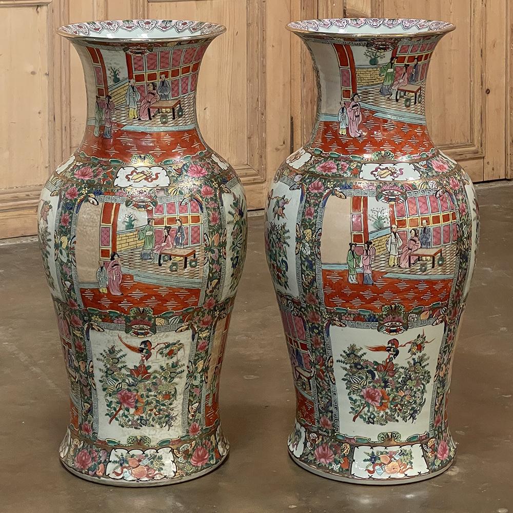 Pair Antique Chinese Hand-Painted Vases In Good Condition For Sale In Dallas, TX