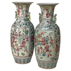 Paire de vases chinois anciens peints à la main