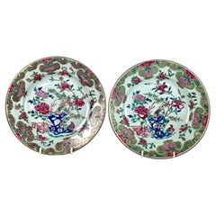 Paire de plats en porcelaine chinoise ancienne peints à la main, fabriqués au 18ème siècle vers 1770