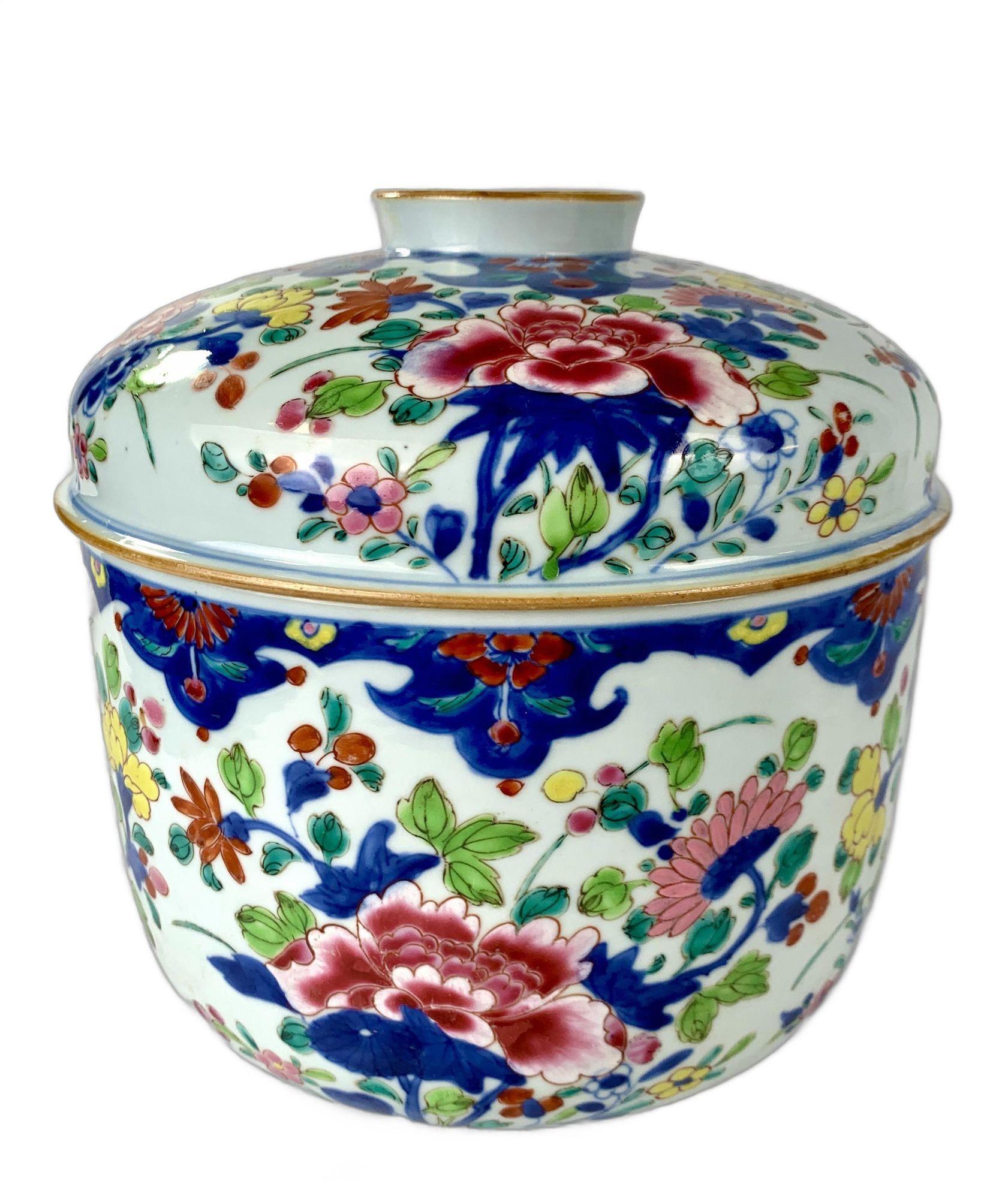 Pair Chinese Porcelain Ginger or Temple Jars Famille Rose Hand Painted Qianlong For Sale 5