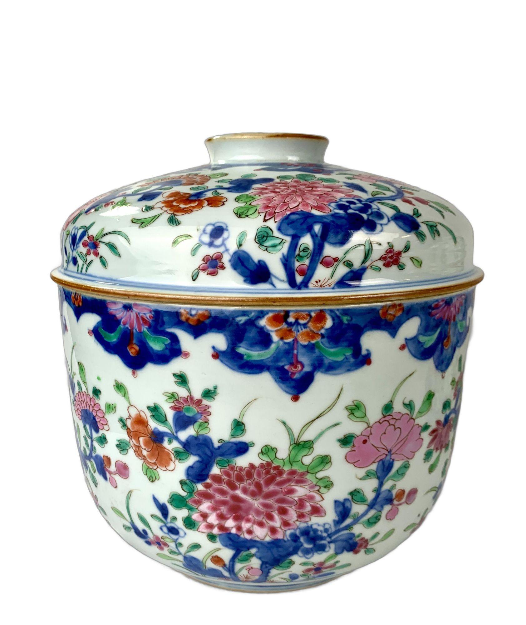 Hand-Painted Pair Chinese Porcelain Ginger or Temple Jars Famille Rose Hand Painted Qianlong For Sale