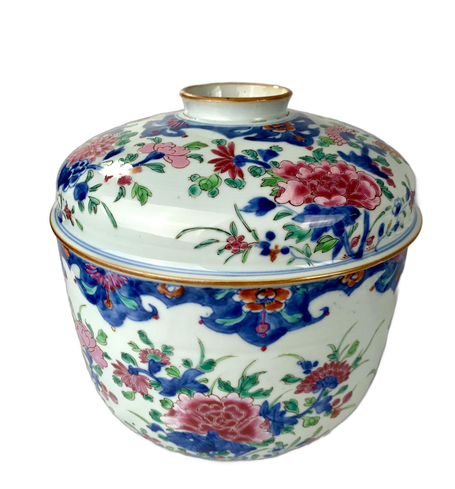 Pair Chinese Porcelain Ginger or Temple Jars Famille Rose Hand Painted Qianlong In Excellent Condition For Sale In Katonah, NY
