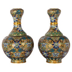 Paar antike chinesische Qing Republic Dynasty Cloisonné Champlevé Vasen 1910