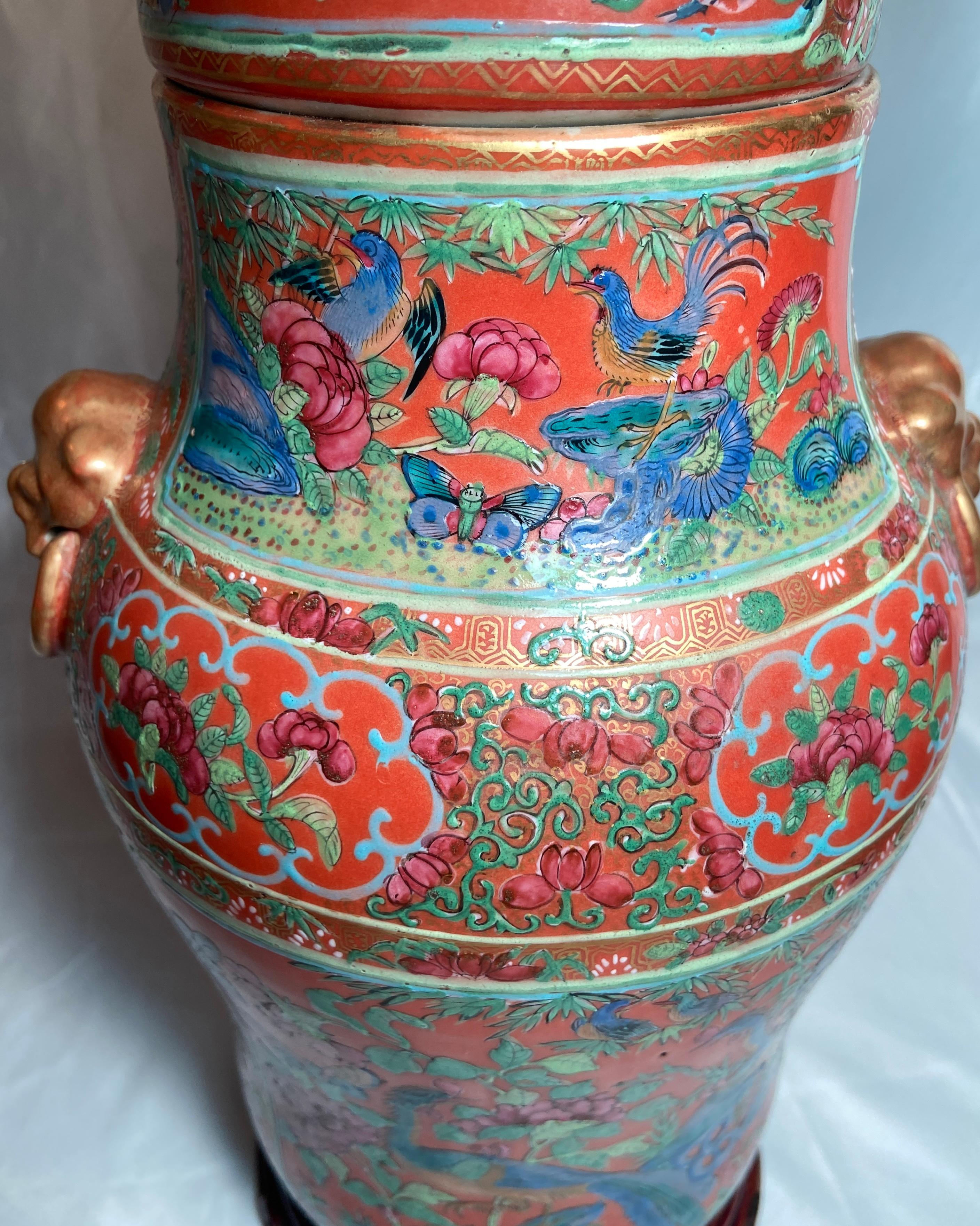Émaillé Paire de vases anciens couverts de porcelaine chinoise « cloutée » transformés en lampes en vente