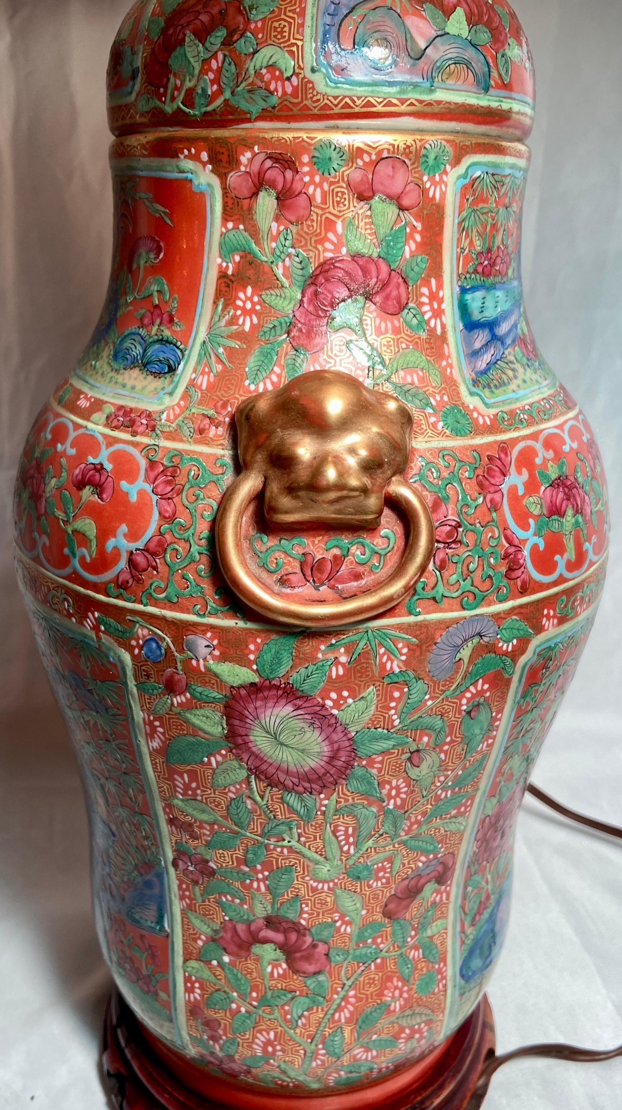 Paire de vases anciens couverts de porcelaine chinoise « cloutée » transformés en lampes Bon état - En vente à New Orleans, LA