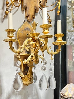 Paire d'appliques à 3 lumières en bronze doré et peint Chinoiserie antique / Lights